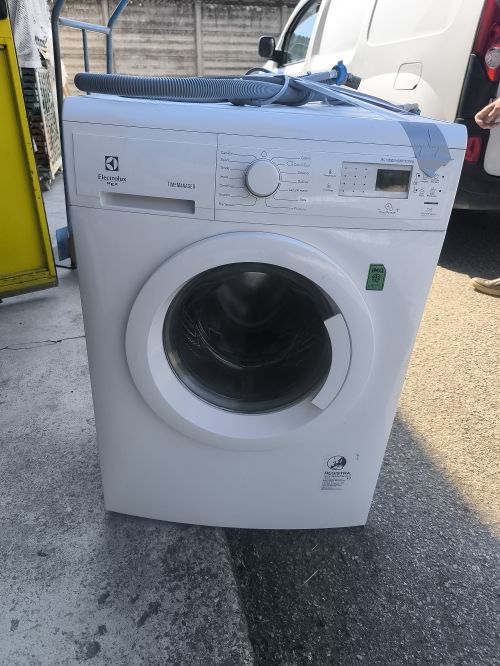  Lavatrice Electrolux 5 kg alcuni punti di ruggine nel lato sx