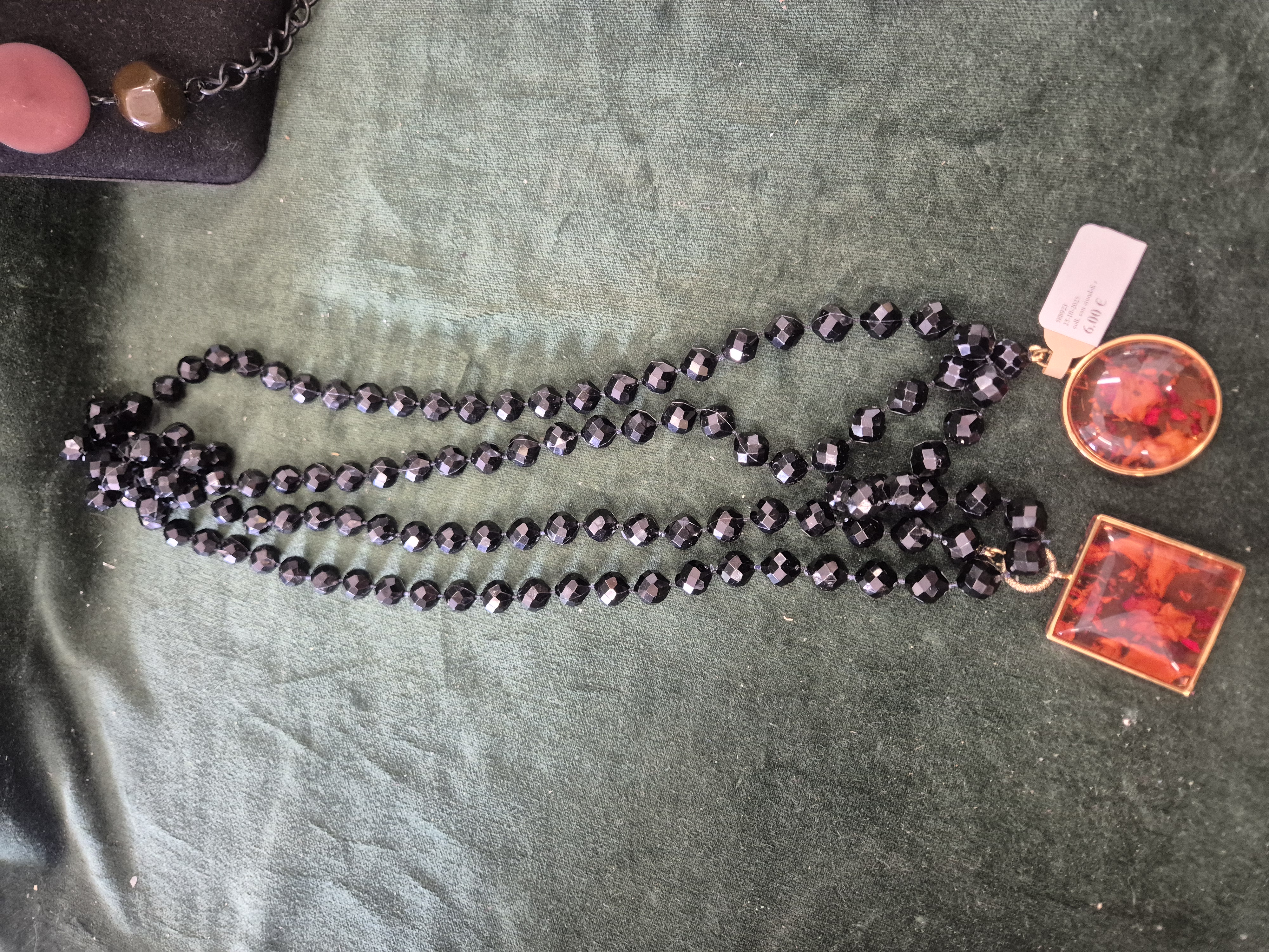 coll. con ciondoli resina