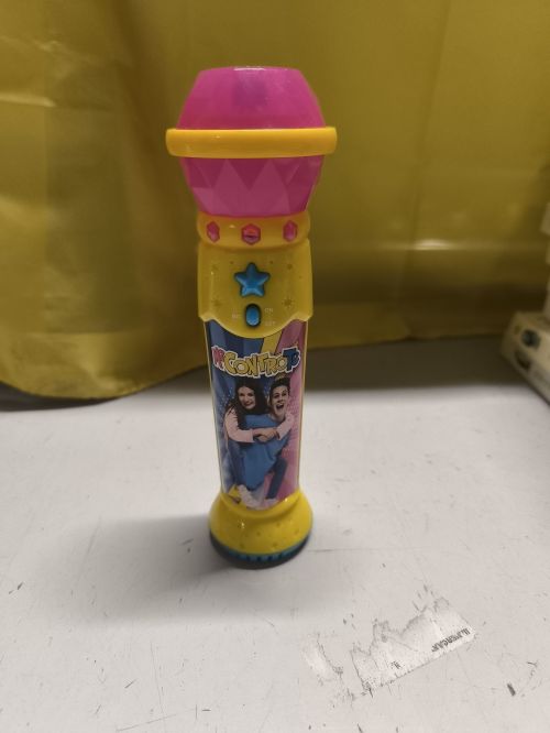  Microfono me contro te