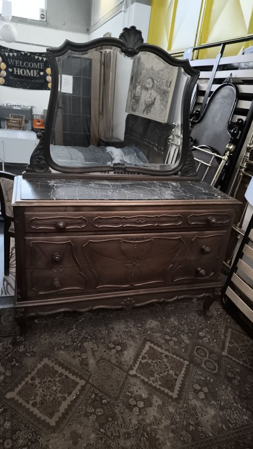  Cassettiera in barocco piemontese con specchio e marmo nero 