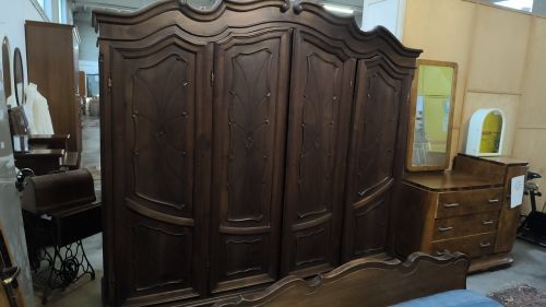  Armadio barocco piemontese 4 ante altezza 2,20 m larghezza 2,20