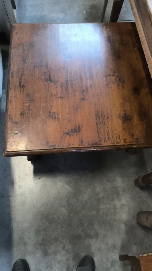 TAVOLO DA SALOTTO QUADRATO IN LEGNO 