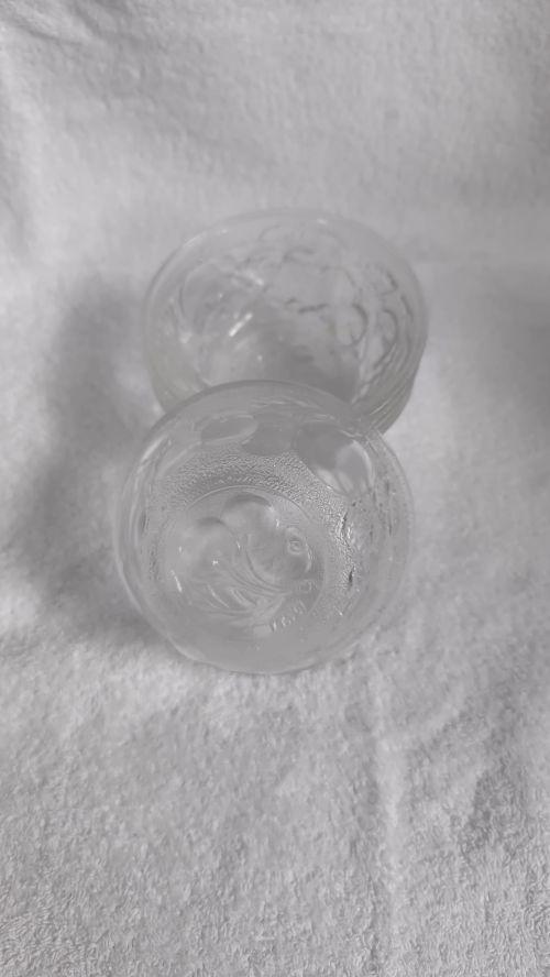  Quattro coppe in vetro disegno frutta