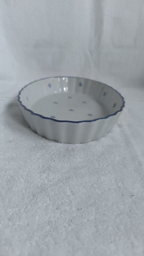 Ciotola ovale in ceramica a bordo ondulato blu