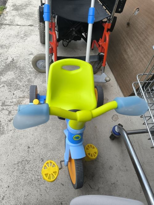  Triciclo con manubrio 
