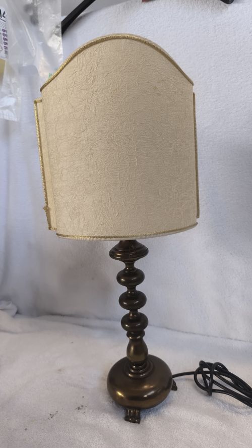 Lampada da tavolo in ottone con piedi di leone in stile Stiffel, anni &lsquo;70