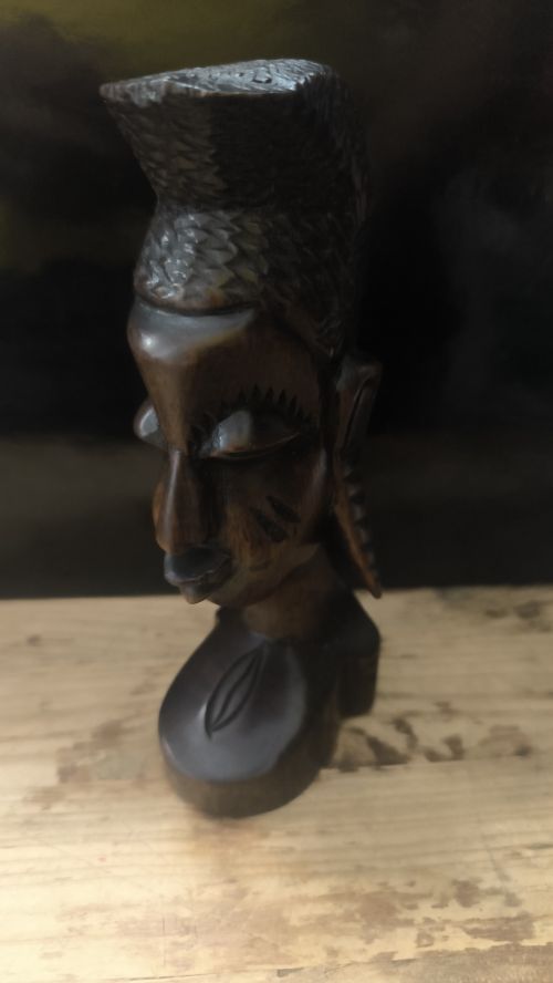 STATUA PICCOLA IN LEGNO