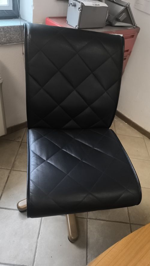 SEDIA PELLE NERA GIREVOLE senza braccioli