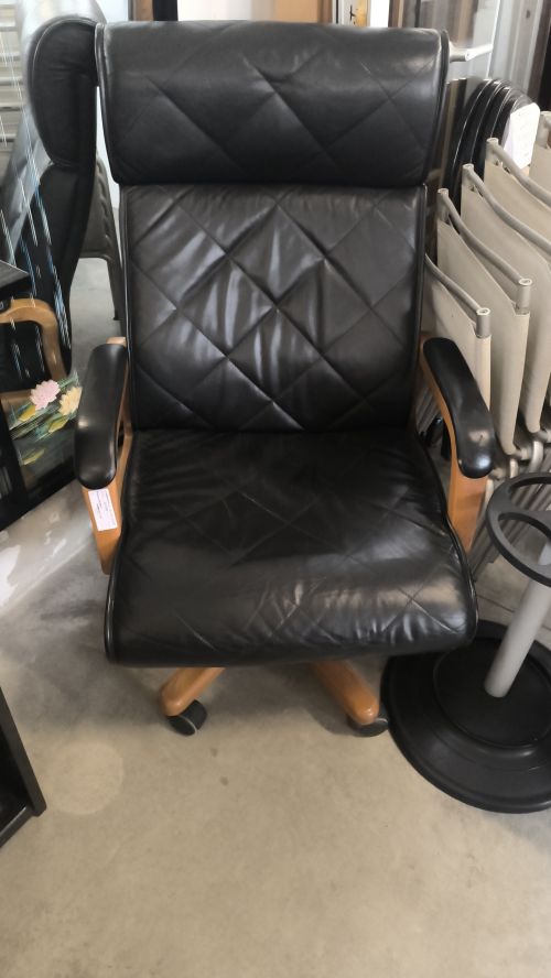 SEDIA PRESIDENZIALE PELLE NERA STRUTT LEGNO BRACCIOLI PELLE NERA