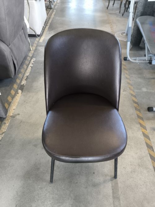 Poltroncina in ecopelle marrone