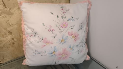 Cuscino ricamato a mano disegno floreale