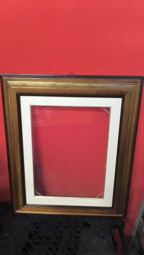 Cornice dorata e marrone misure altezza 63 larghezza 50