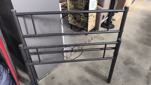 Letto singolo in metallo nero