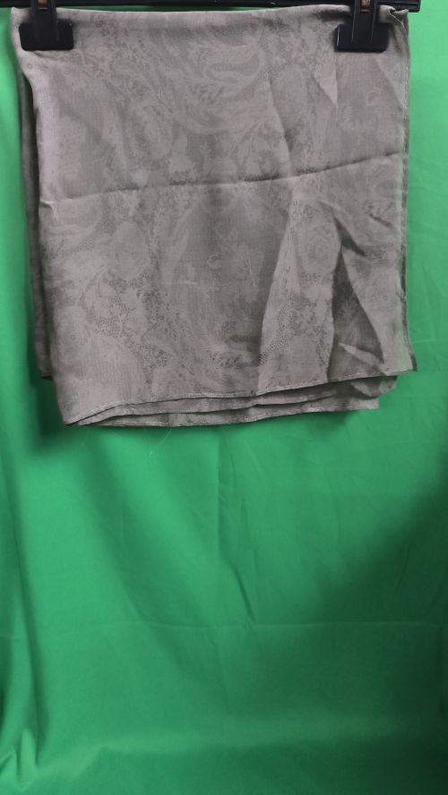 Foulard grigio con motivi
