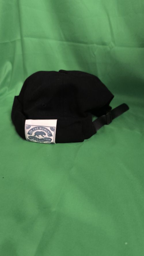 Cappello nero on the moment