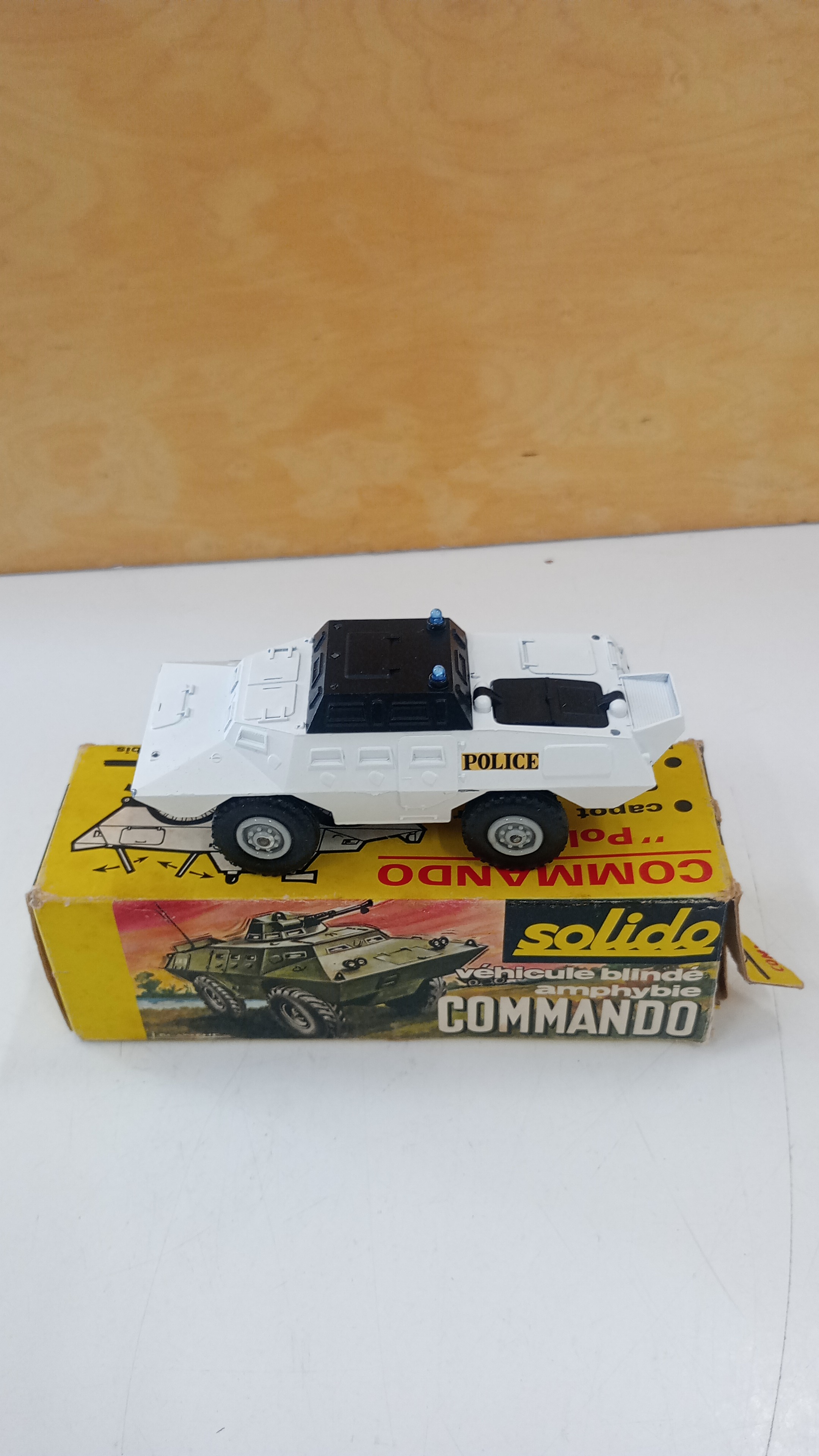 VEICOLO MILITARE SOLIDO COMMANDO