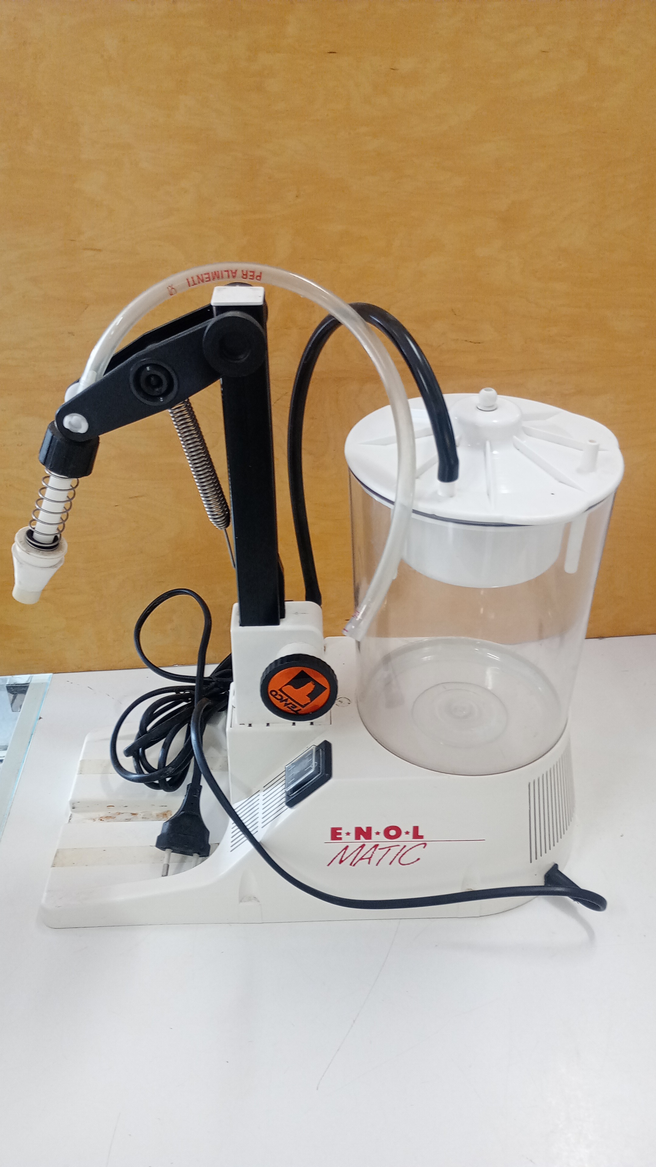 RIEMPITRICE IMBOTTIGLIATRICE ENOLMATIC