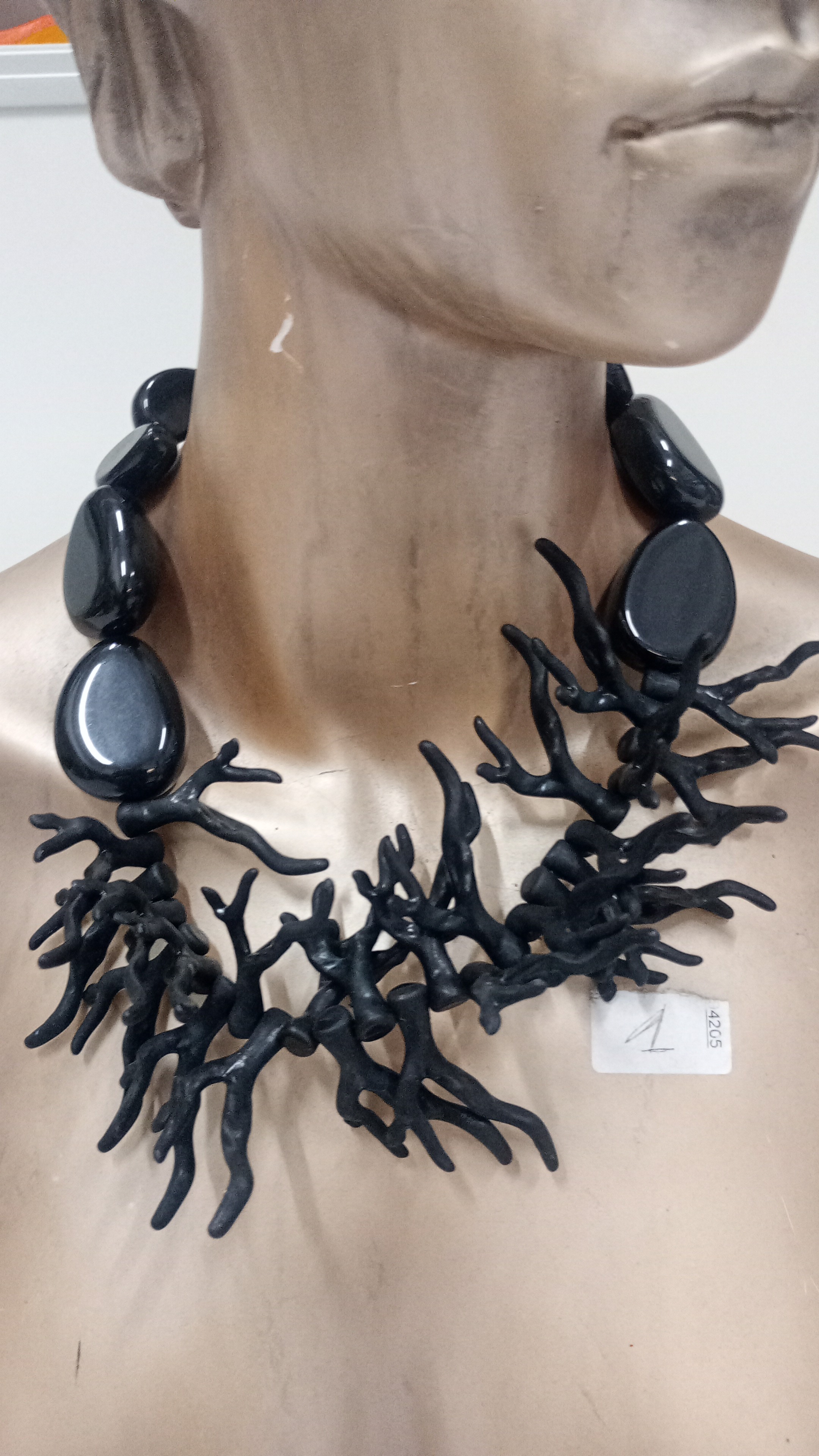 collana nera finto corallo