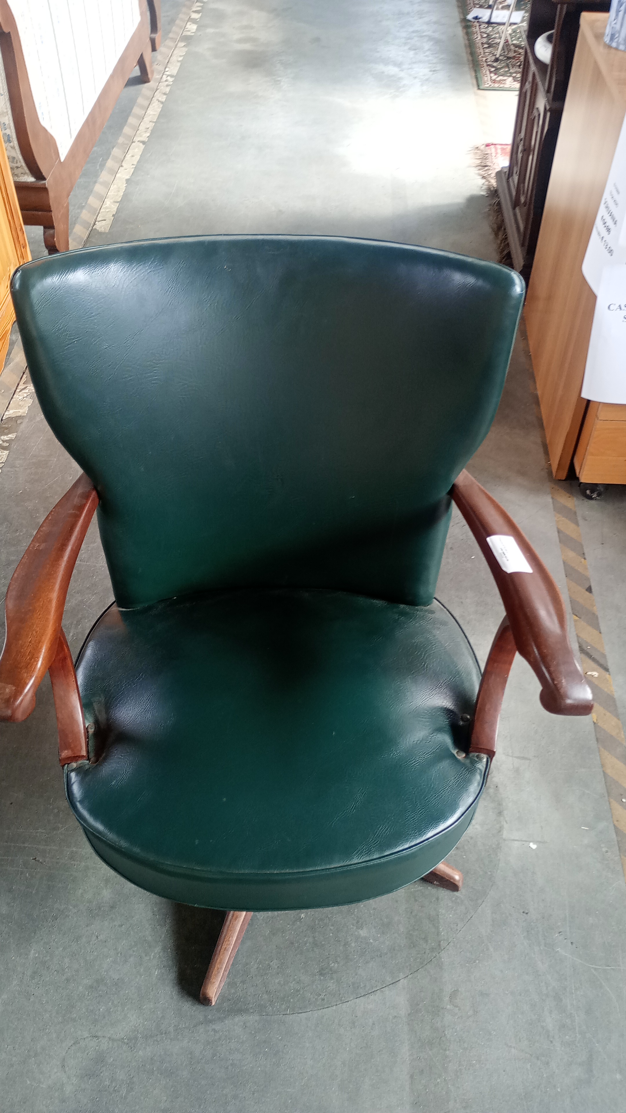 SEDIA IN PELLE VERDE GIREVOLE A VITE 