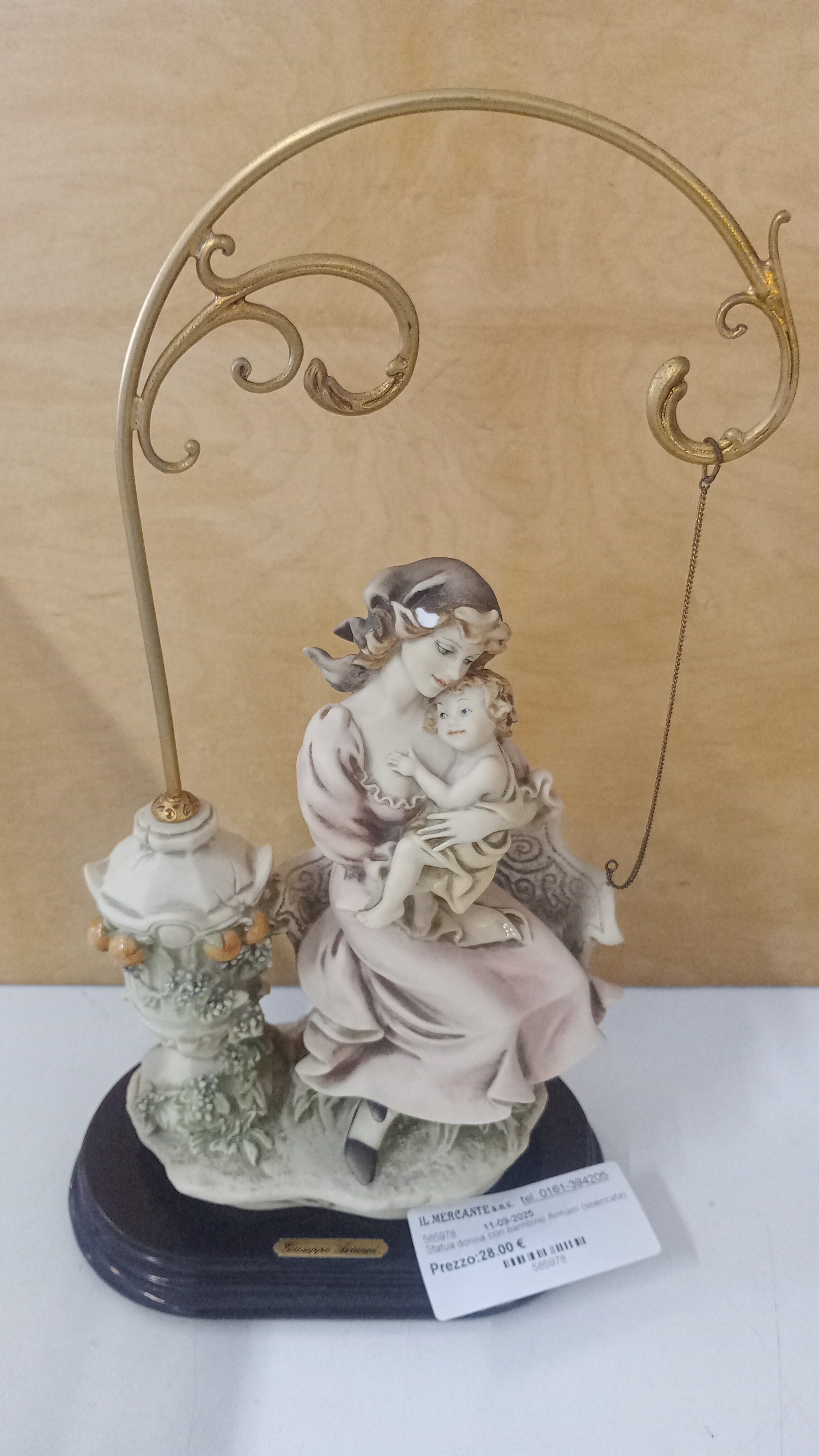  Statua donna con bambino Armani (sbeccata)