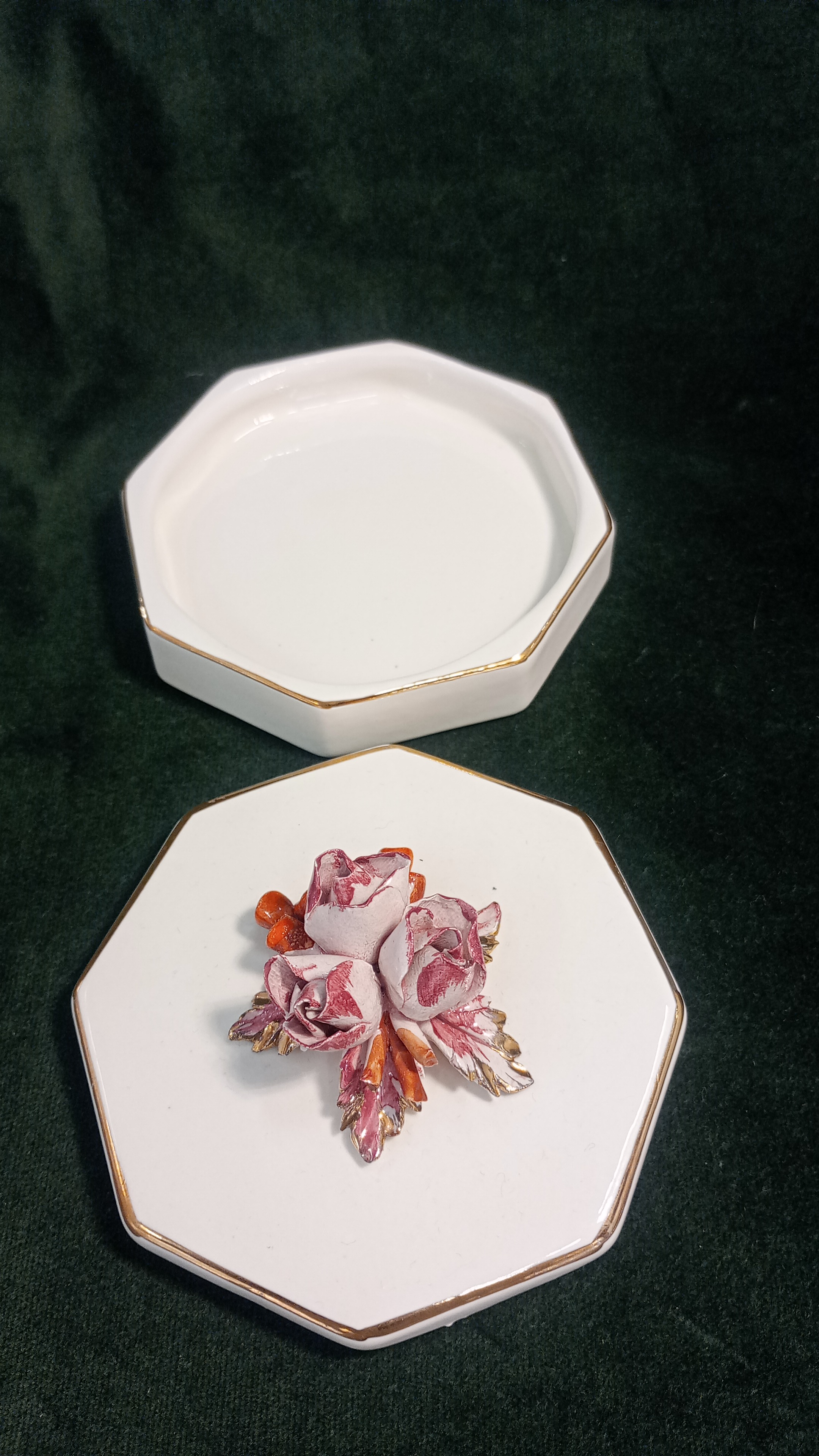  Scatolina in ceramica con Rose