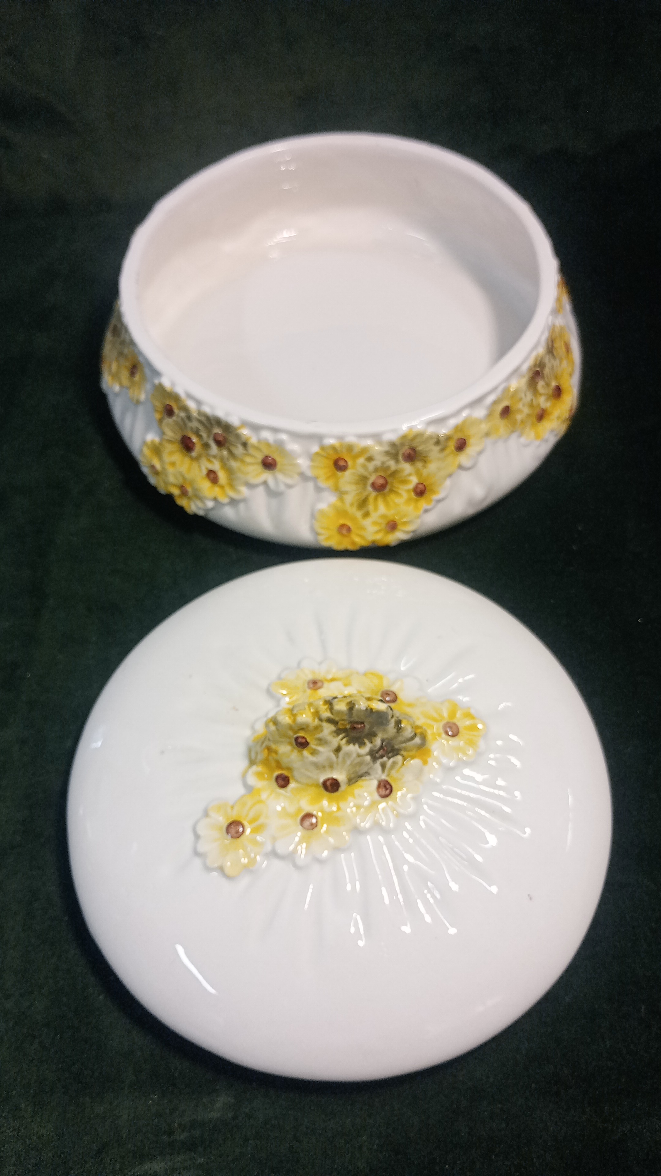  Portagioie con fiori gialli in rilievo Bassano