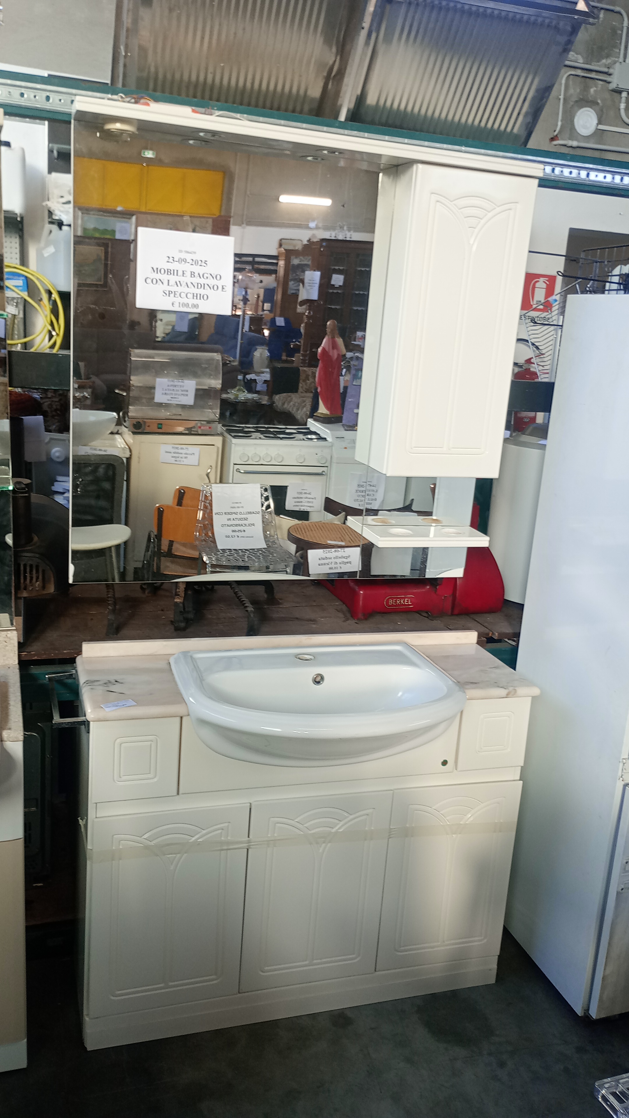 MOBILE BAGNO CON  LAVANDINO E SPECCHIO