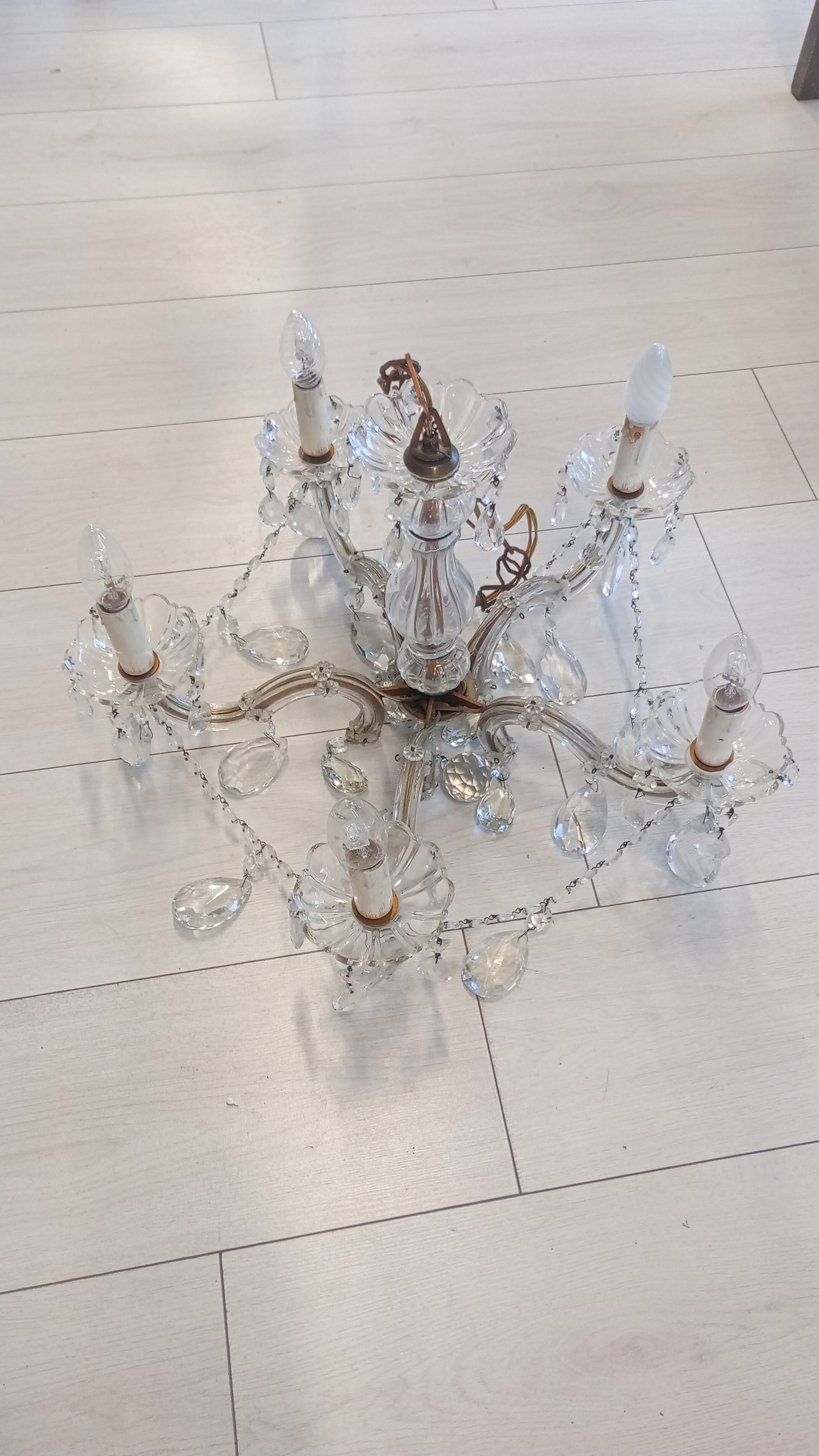 LAMPADARIO IN VETRO CON GOCCE
