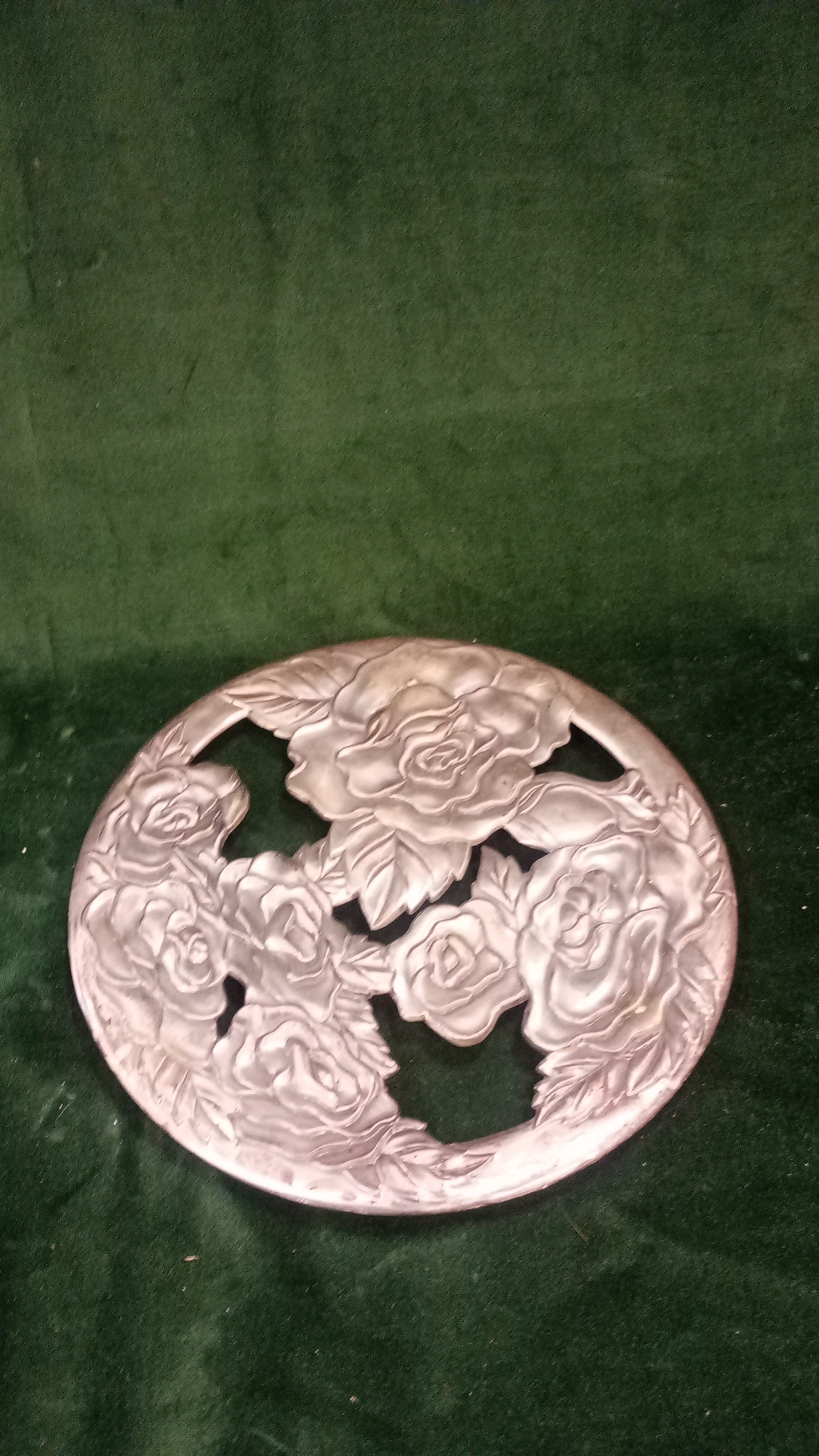 sotto pentola metallo rilievo rose