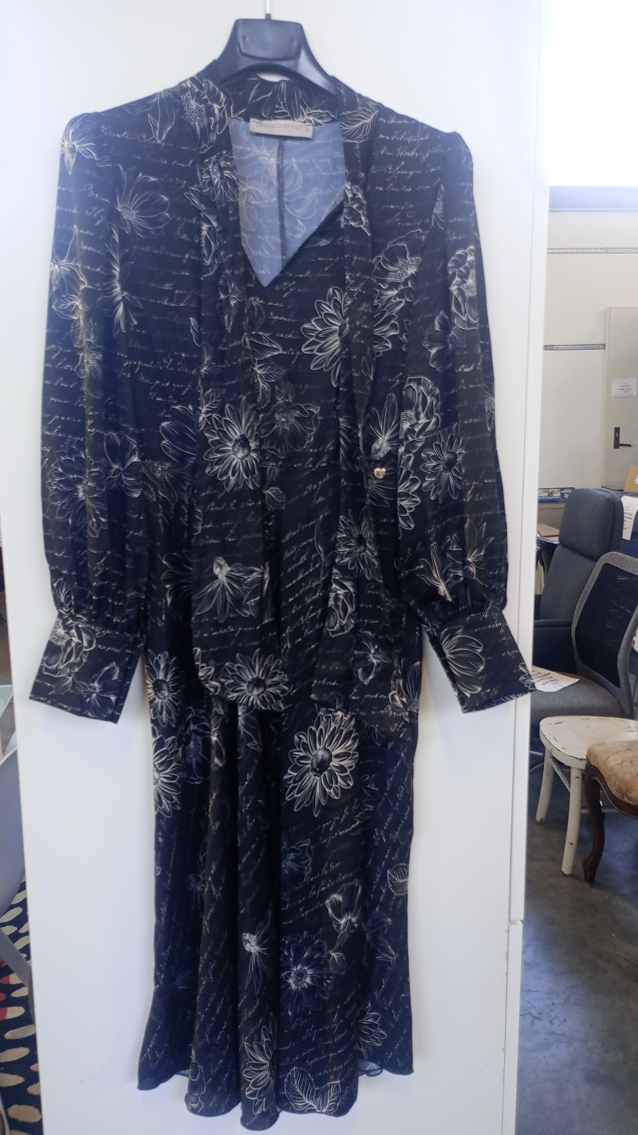  Vestito e Rinascimento nero fiori bianchi