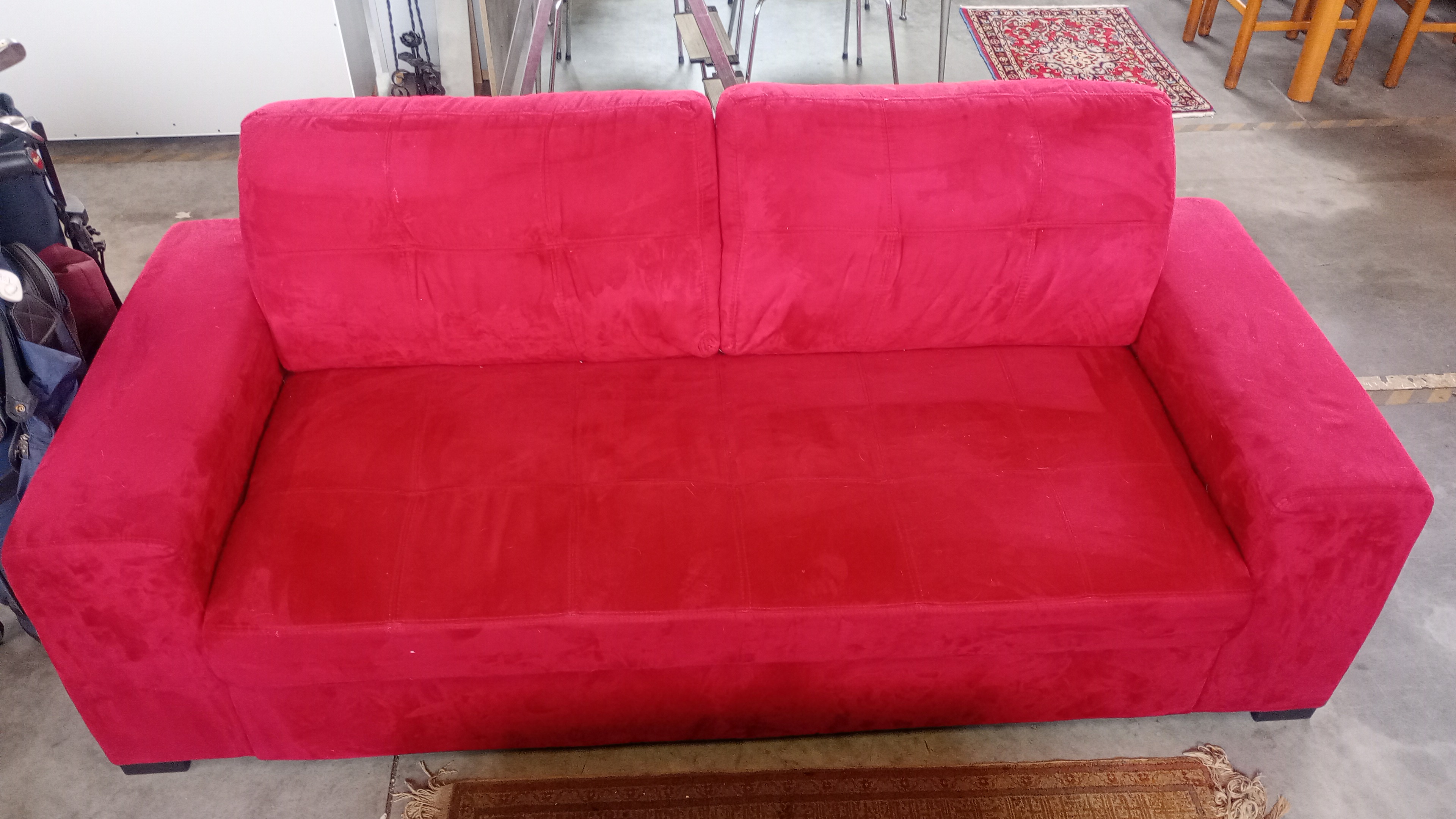 DIVANO ROSSO IN ALCANTARA