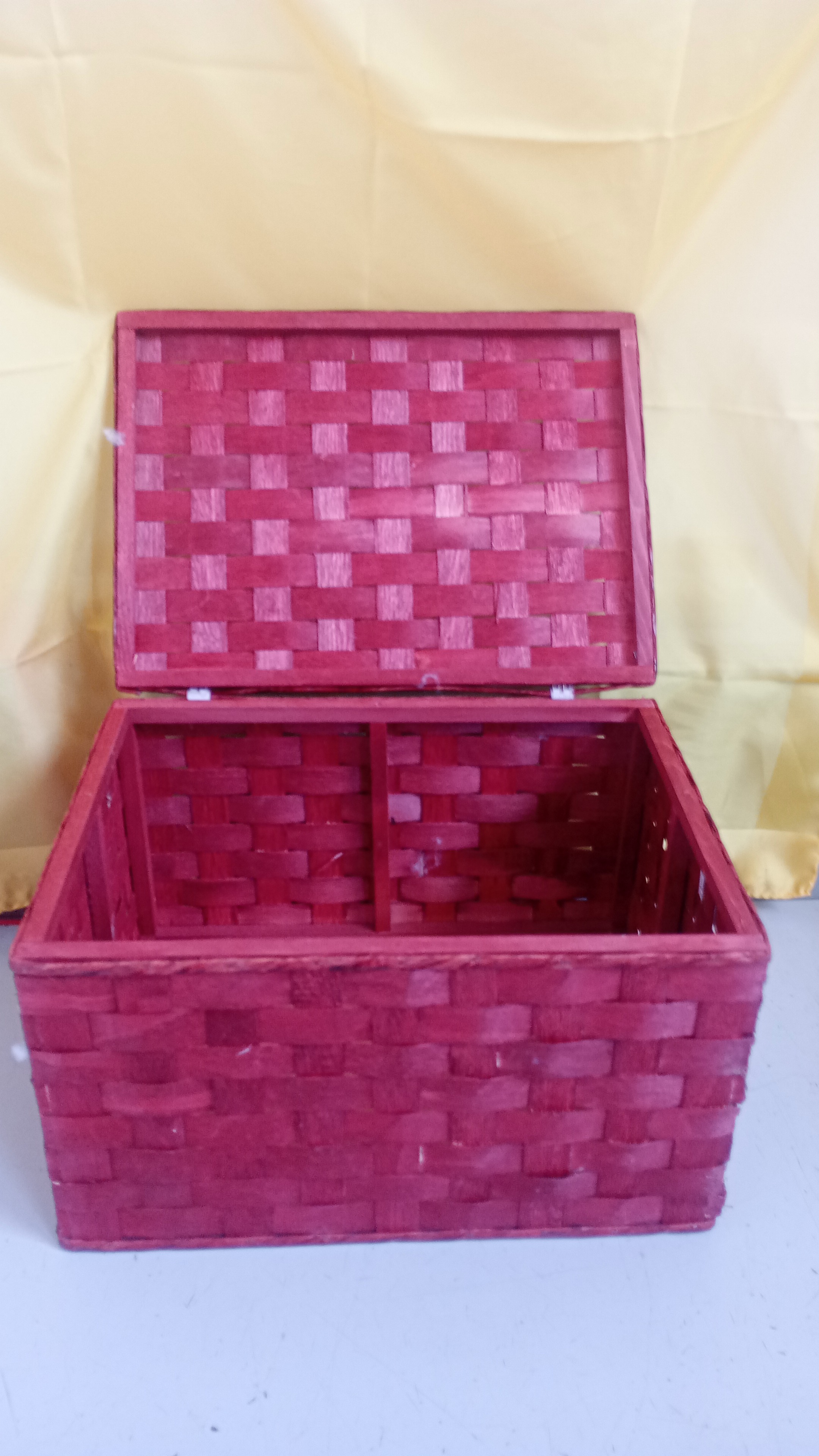  Cesta rossa rettangolare 