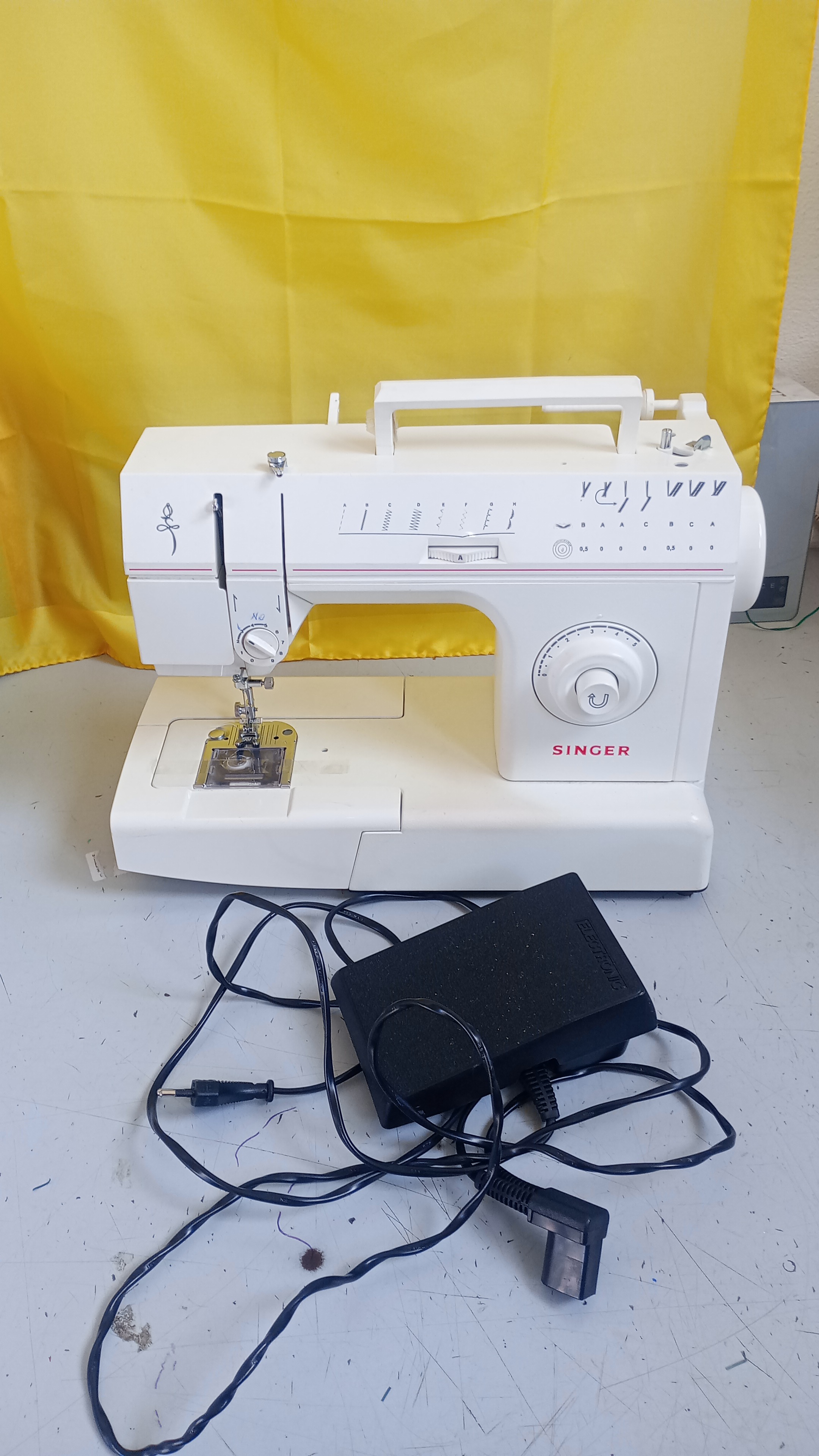 MACCHINA DA CUCIRE SINGER 2808C