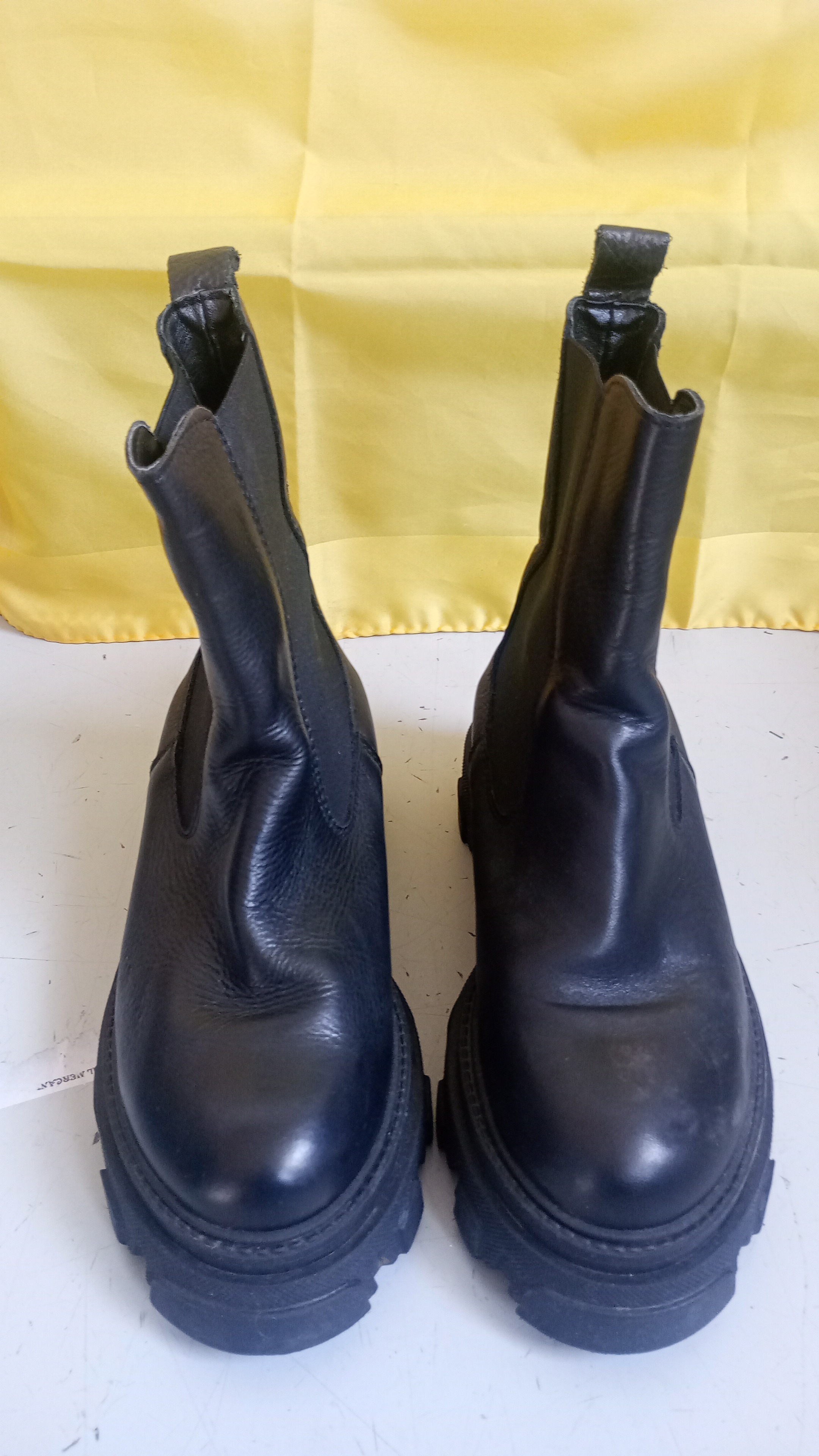 sc. in pelle MADE IN ITLAY n.37