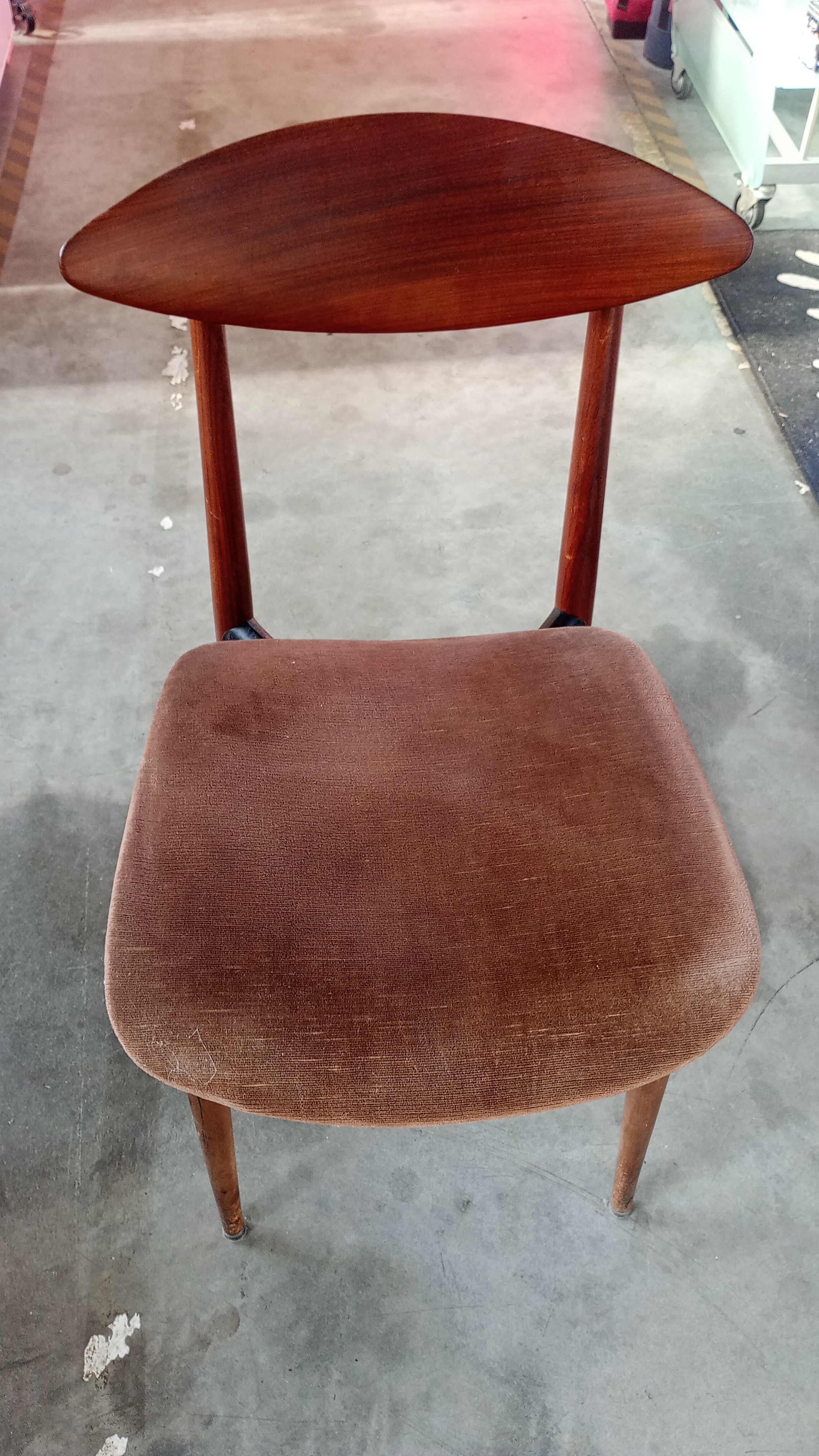 6 SEDIE SVEDESI ANNI 70 seduta vellutata con segni di usura 