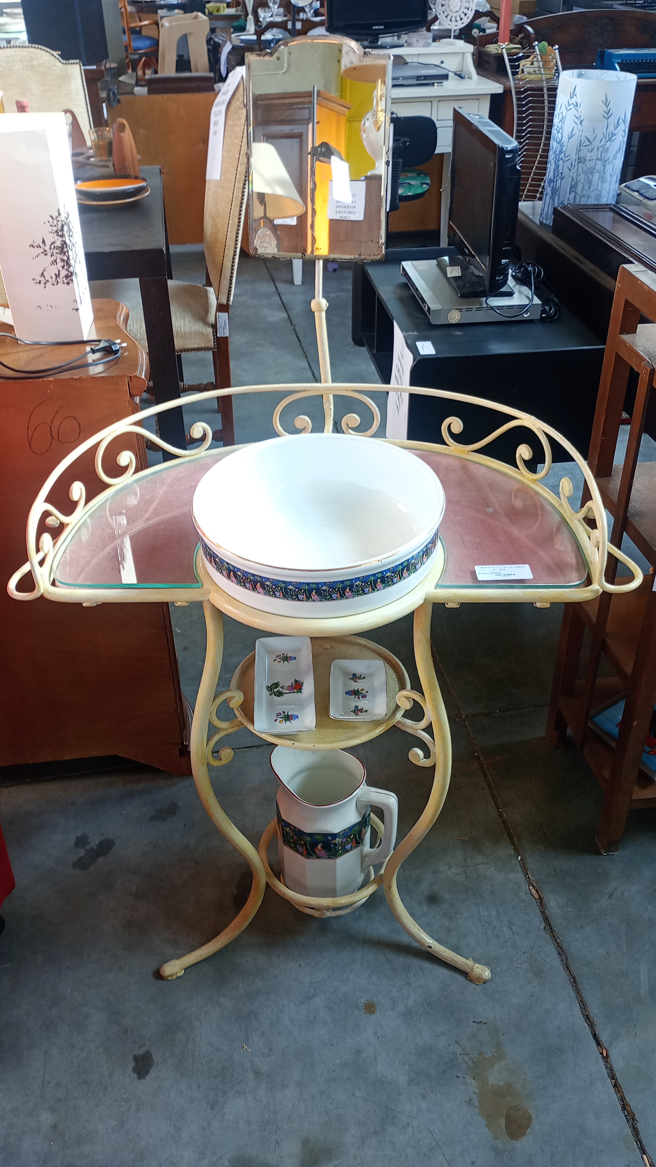 TOILETTE IN METALLO SMALTATO BAINCO CON CATINO E BROCCA