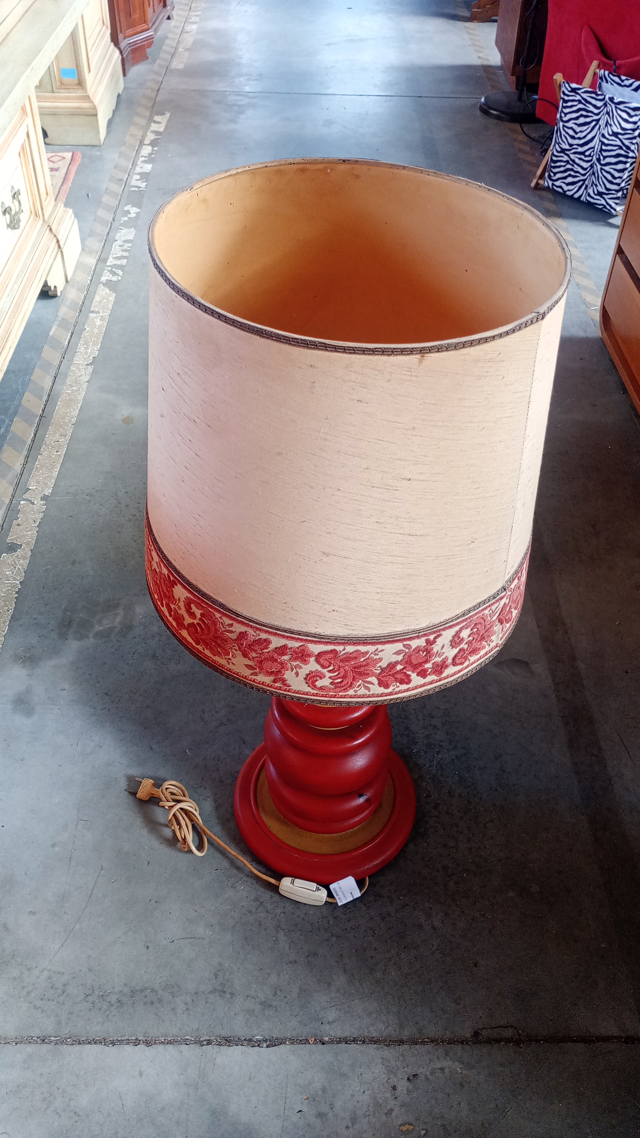 LAMPADA DA TAVOLO ROSSA E BEIGE 
