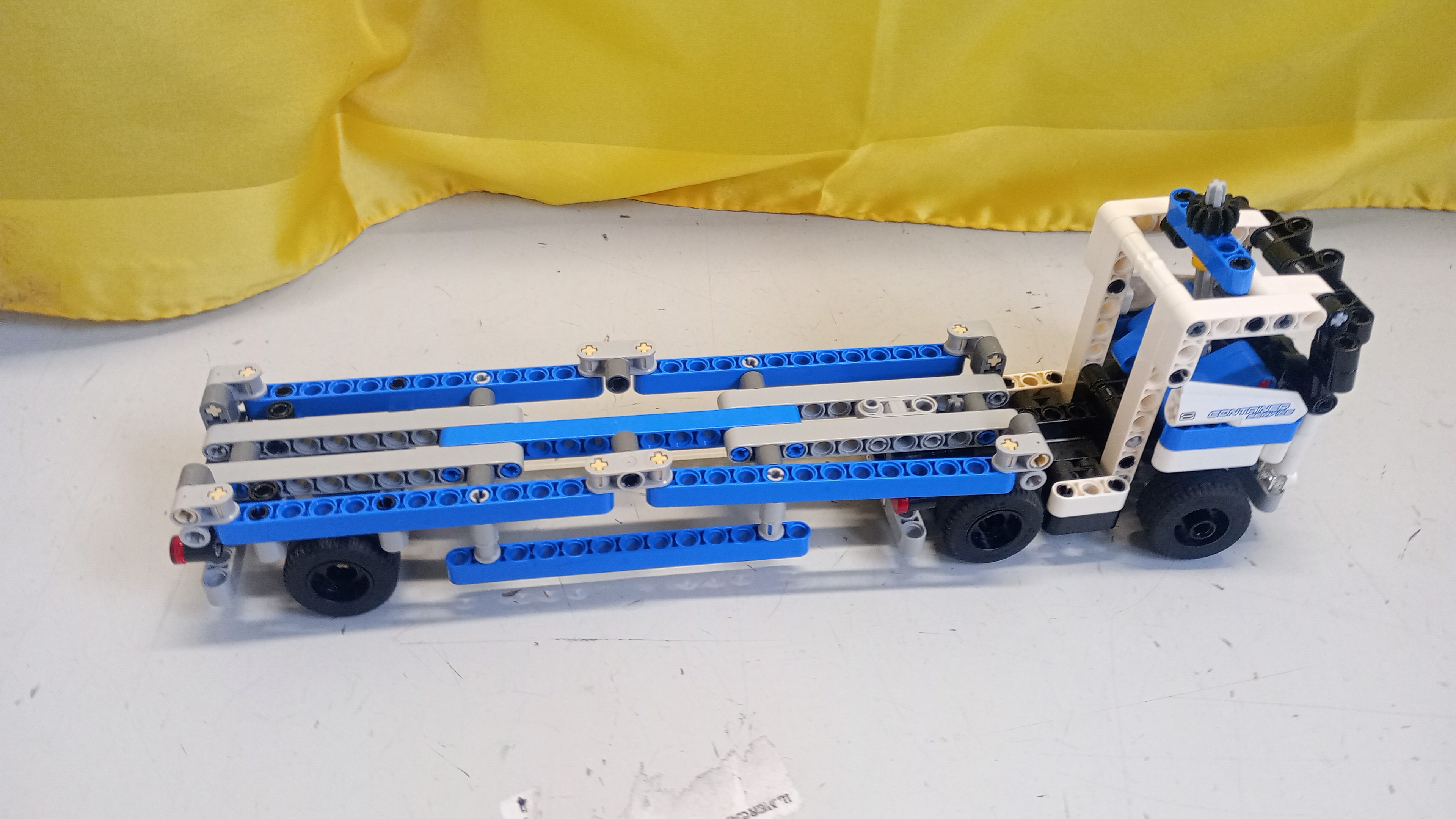 CAMION CON RIMORCHIO