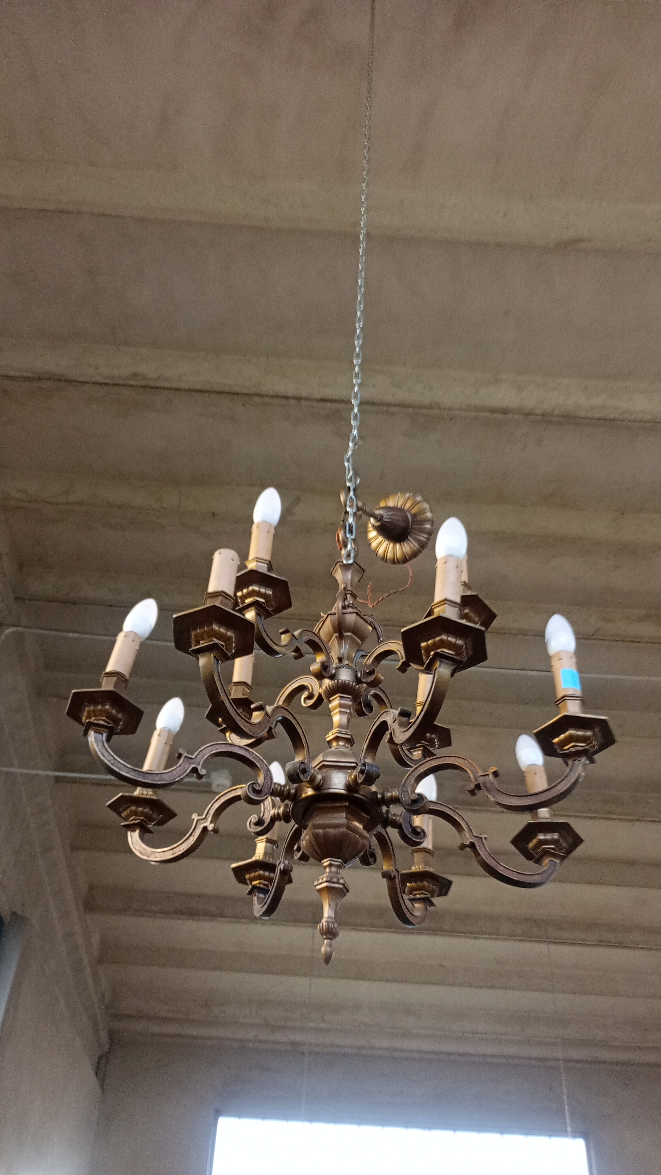 LAMPADARIO IN METALLO 