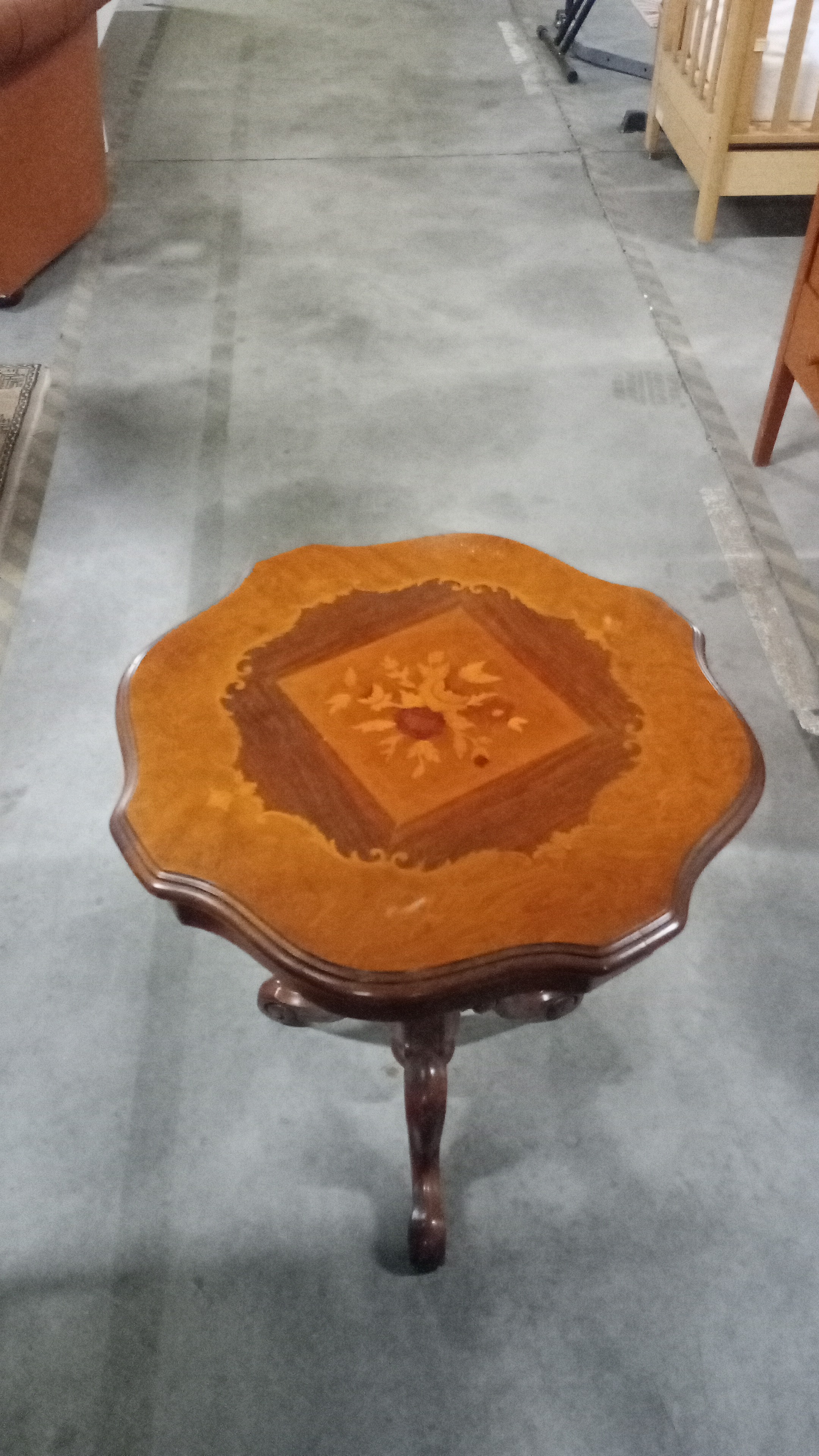 TAVOLINO ROTOND DA SALOTTO PIANO INTARSIATO