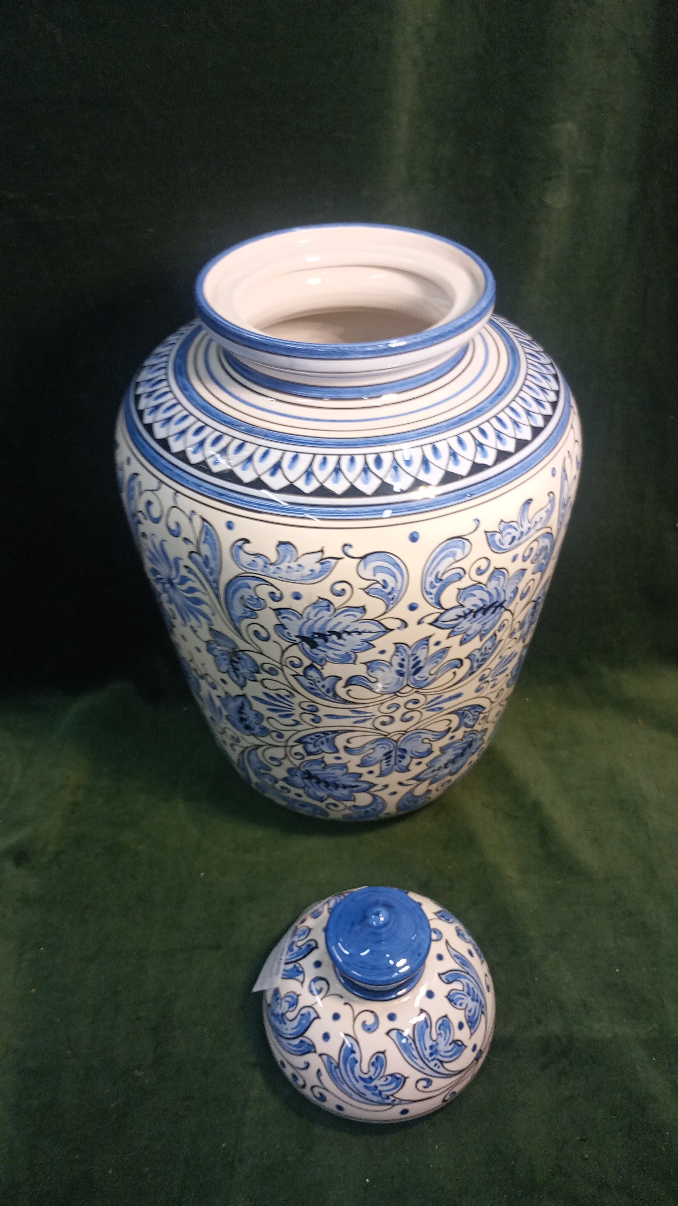 VASO IN CERAMICA UB CON COPERCHIO
