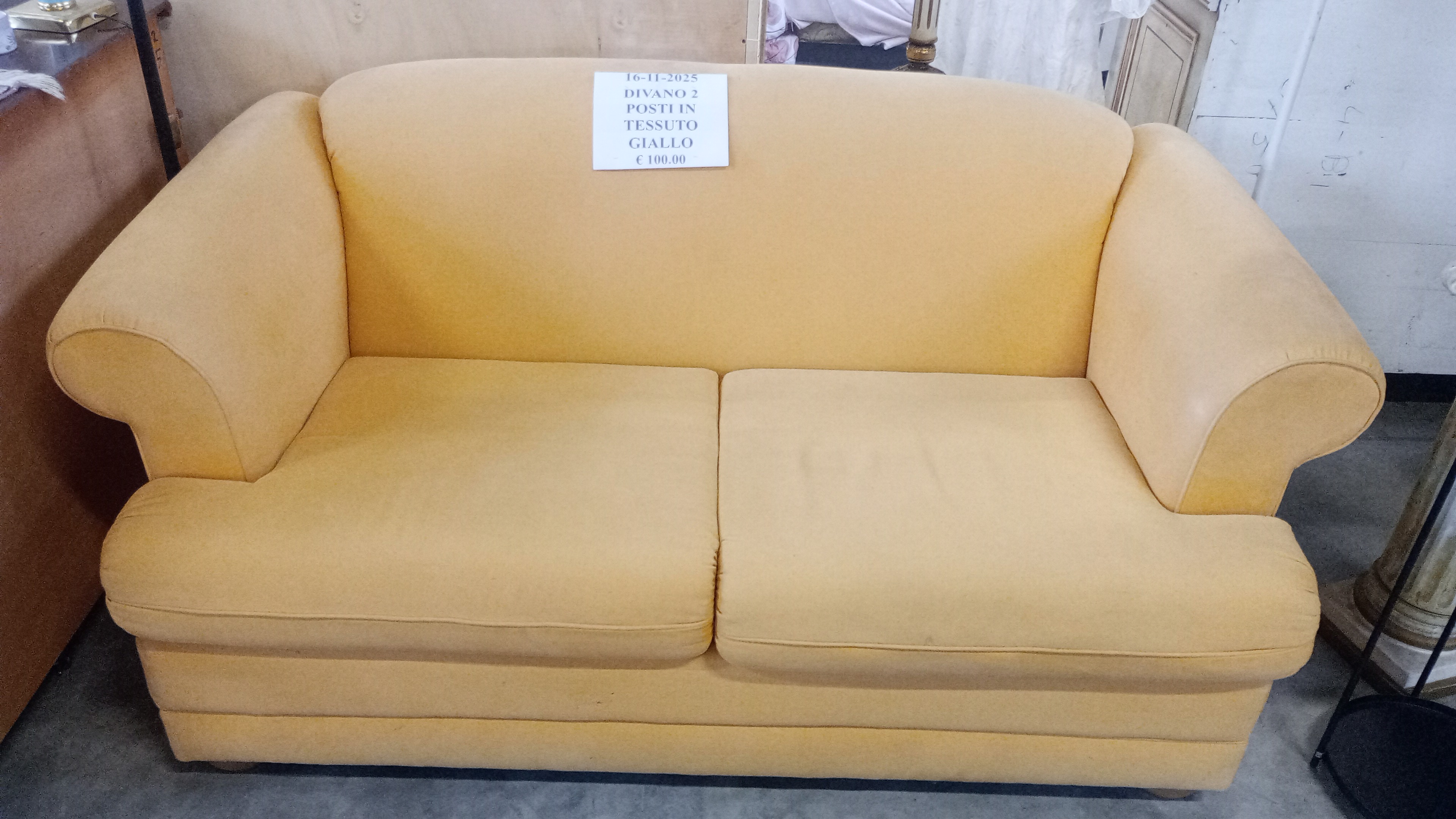 DIVANO 2 POSTI IN TESSUTO GIALLO