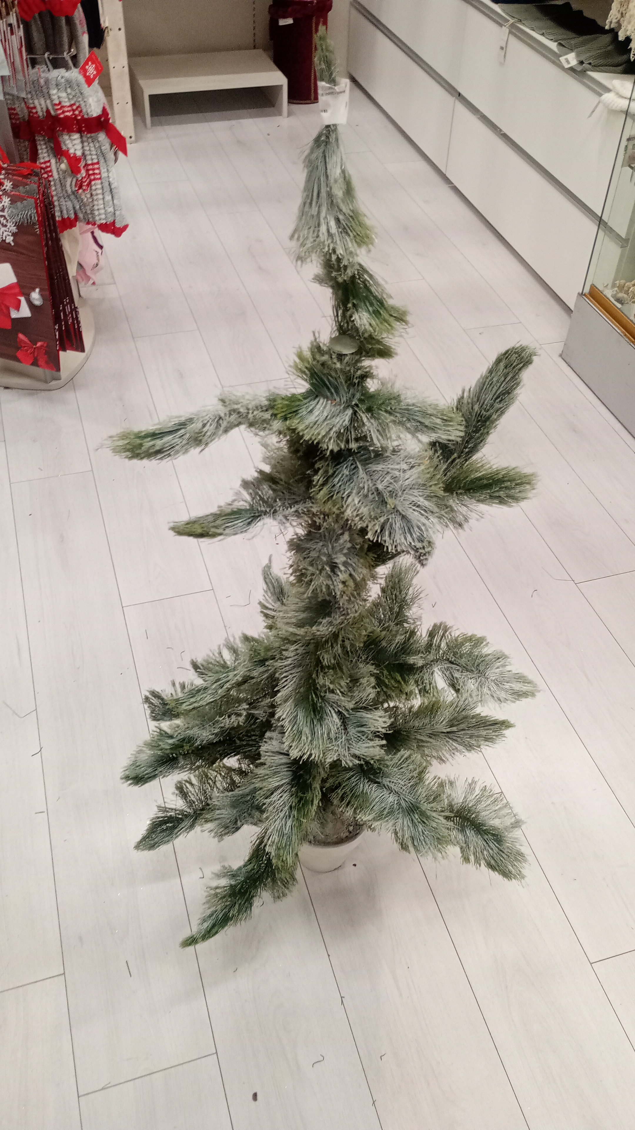 ALBERO NATALE INNEVATO IN VASO