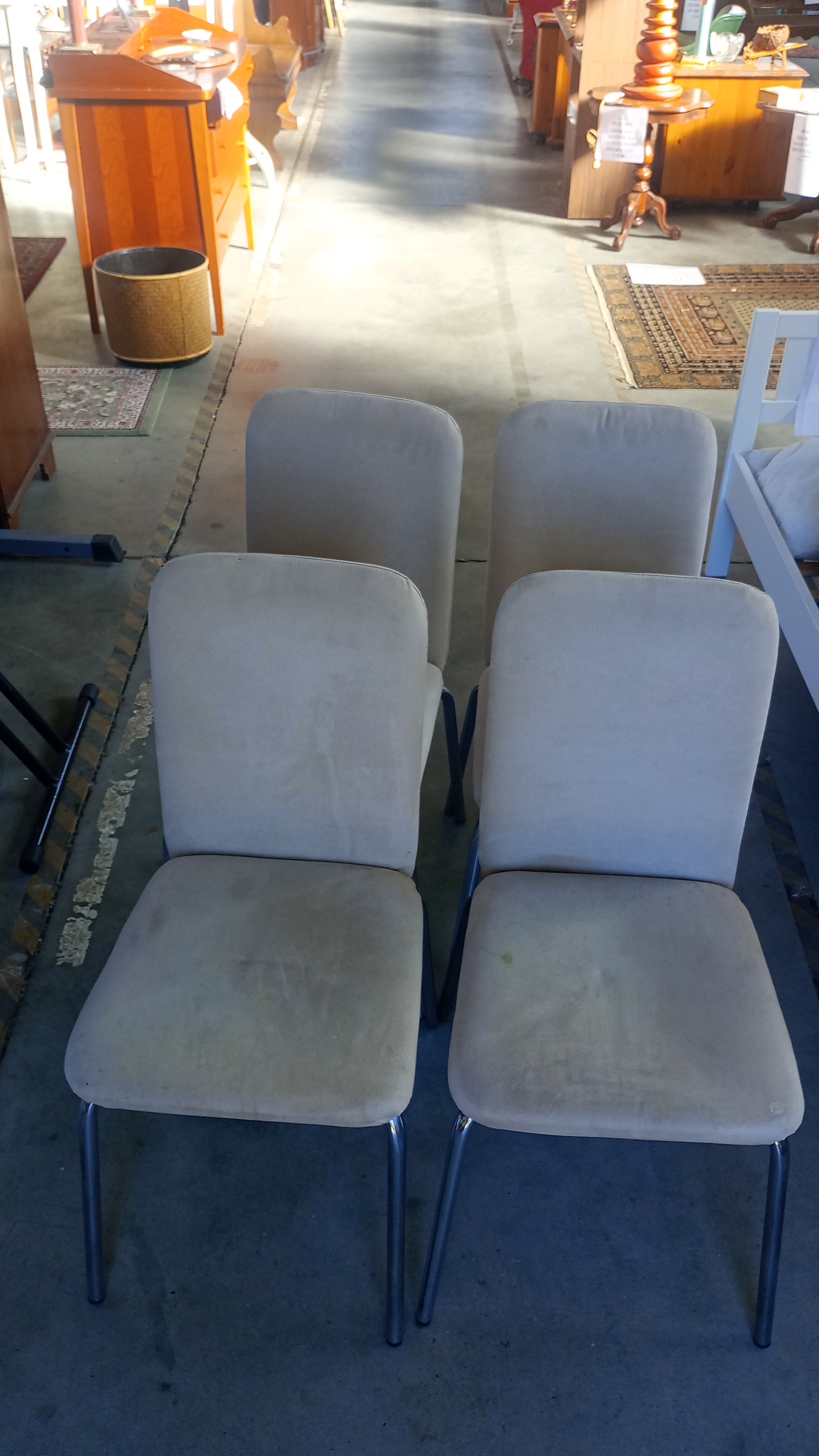 4 SEDIE ESSUTO ALCANTARA E STRUTTURA ACCIAIO CROMATO