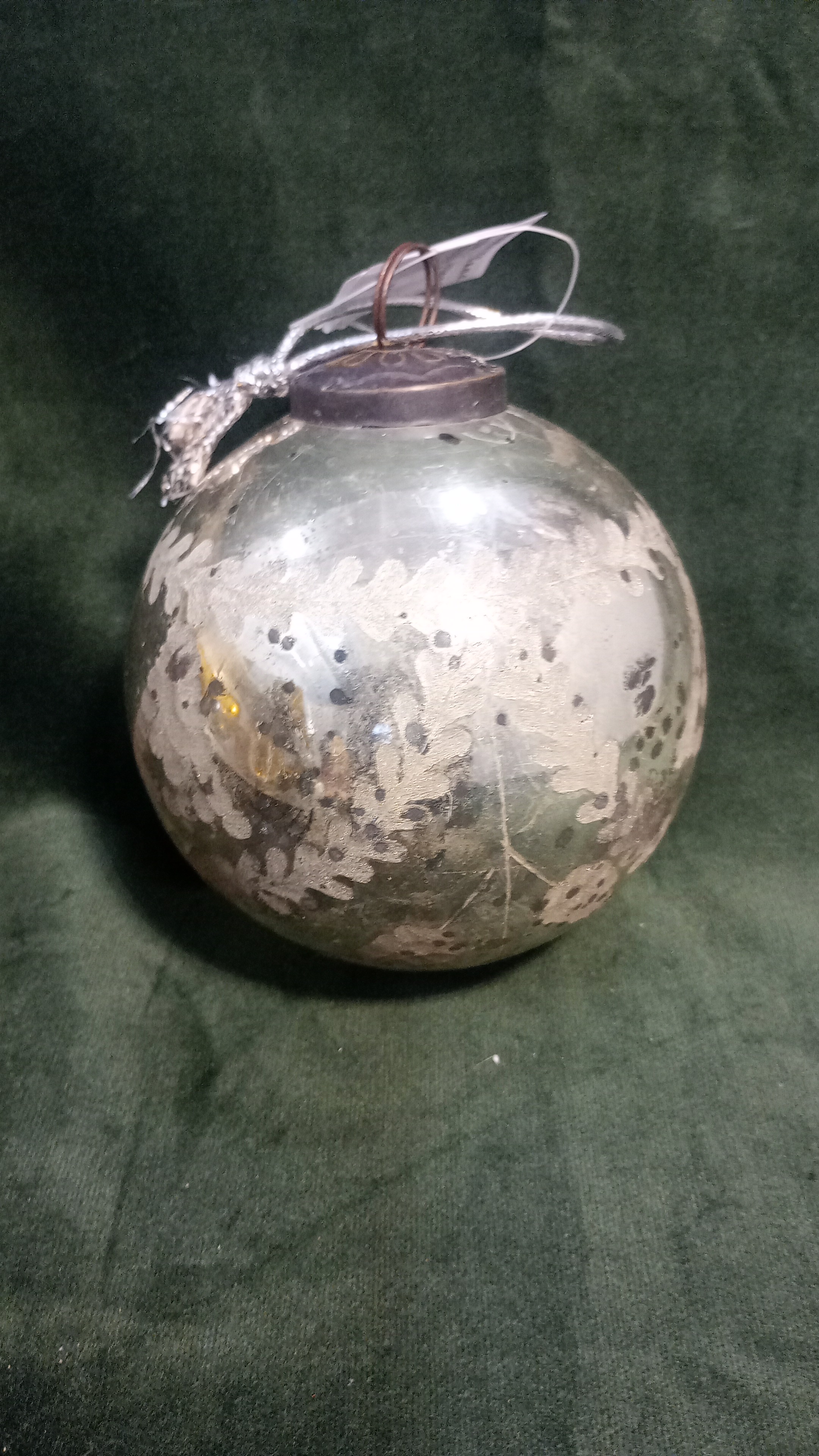 pallina in vetro incisa