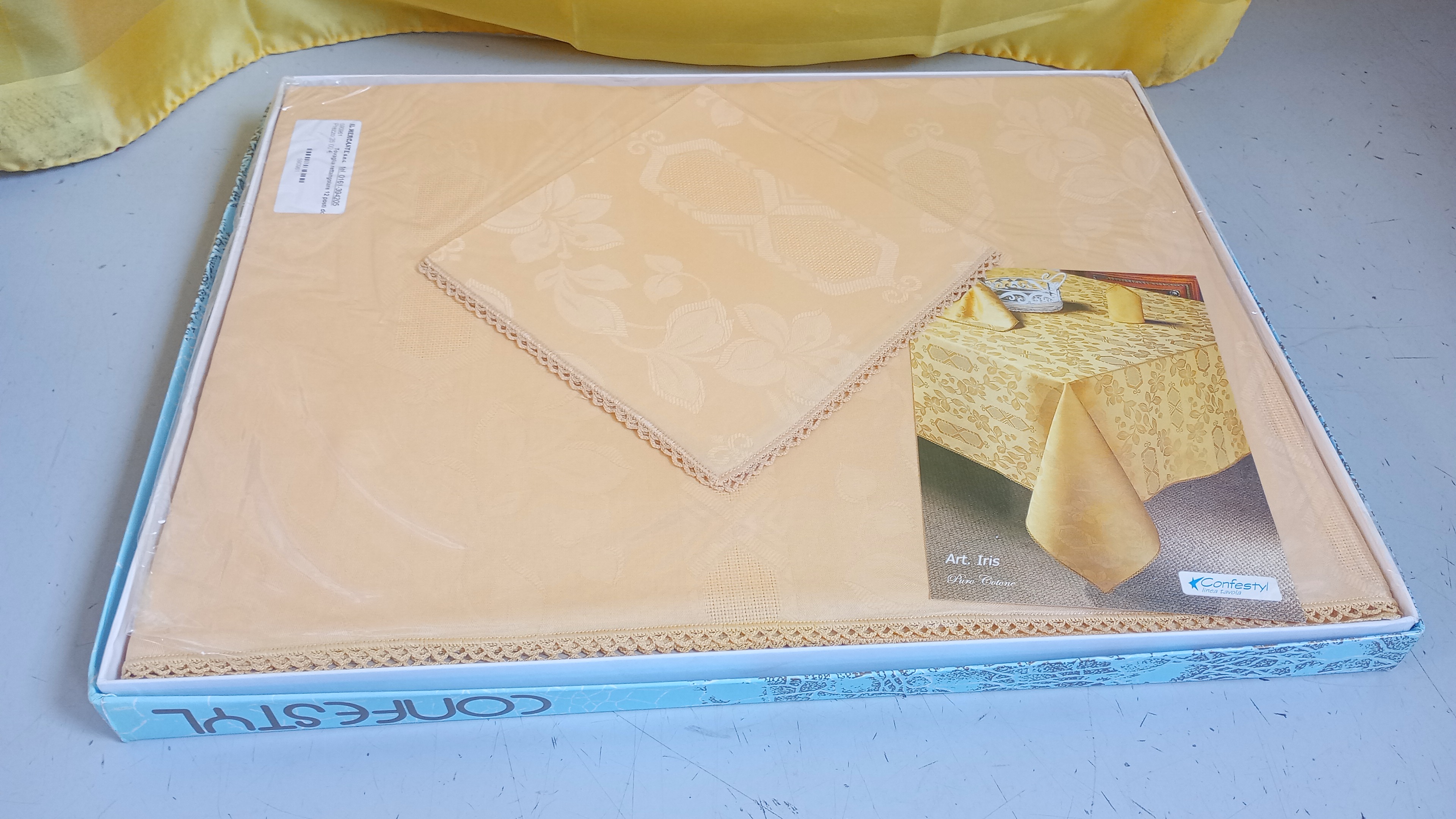  Tovaglia rettangolare 12 posti dorata bordo ricamato mod confestyl 