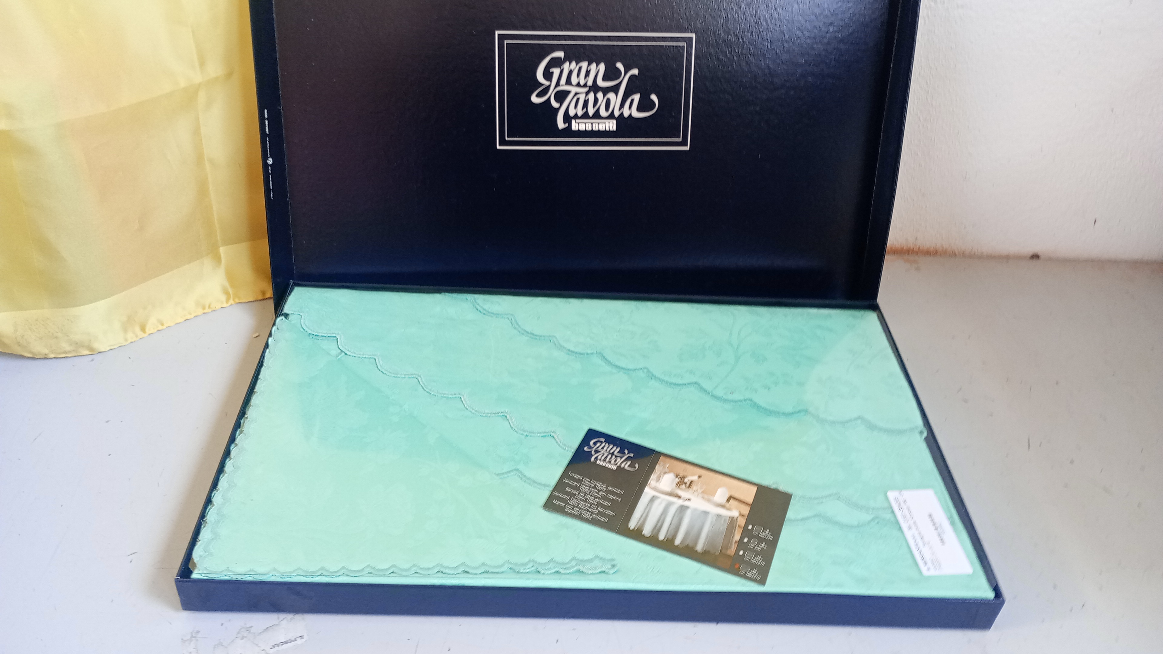 Tovaglia ovale 12 posti 180 * 270 verde Bassetti