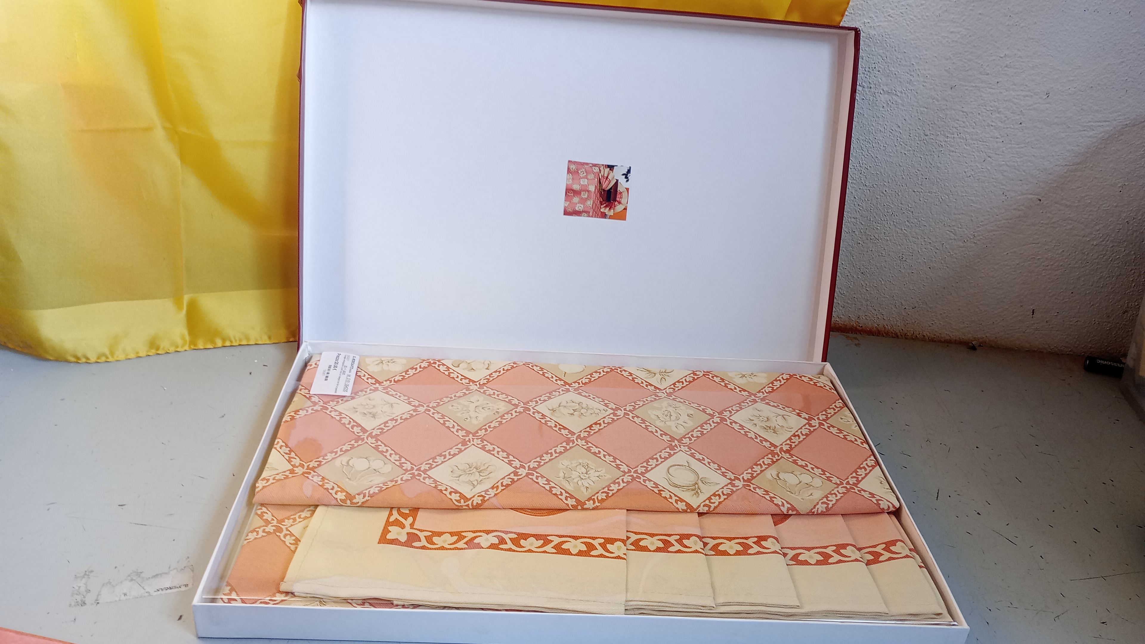  Tovaglia rettangolare 6 posti rosa con disegno bei fiori a quadretti