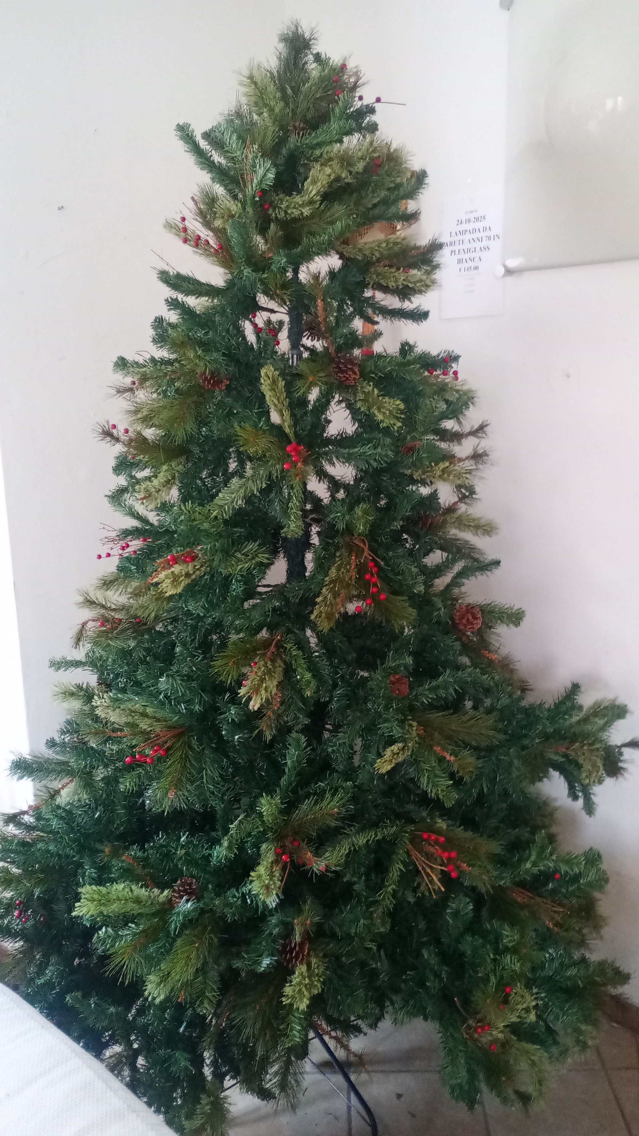 ALBERO NATALIZIOH.2.50 CON BACCHE ROSSE