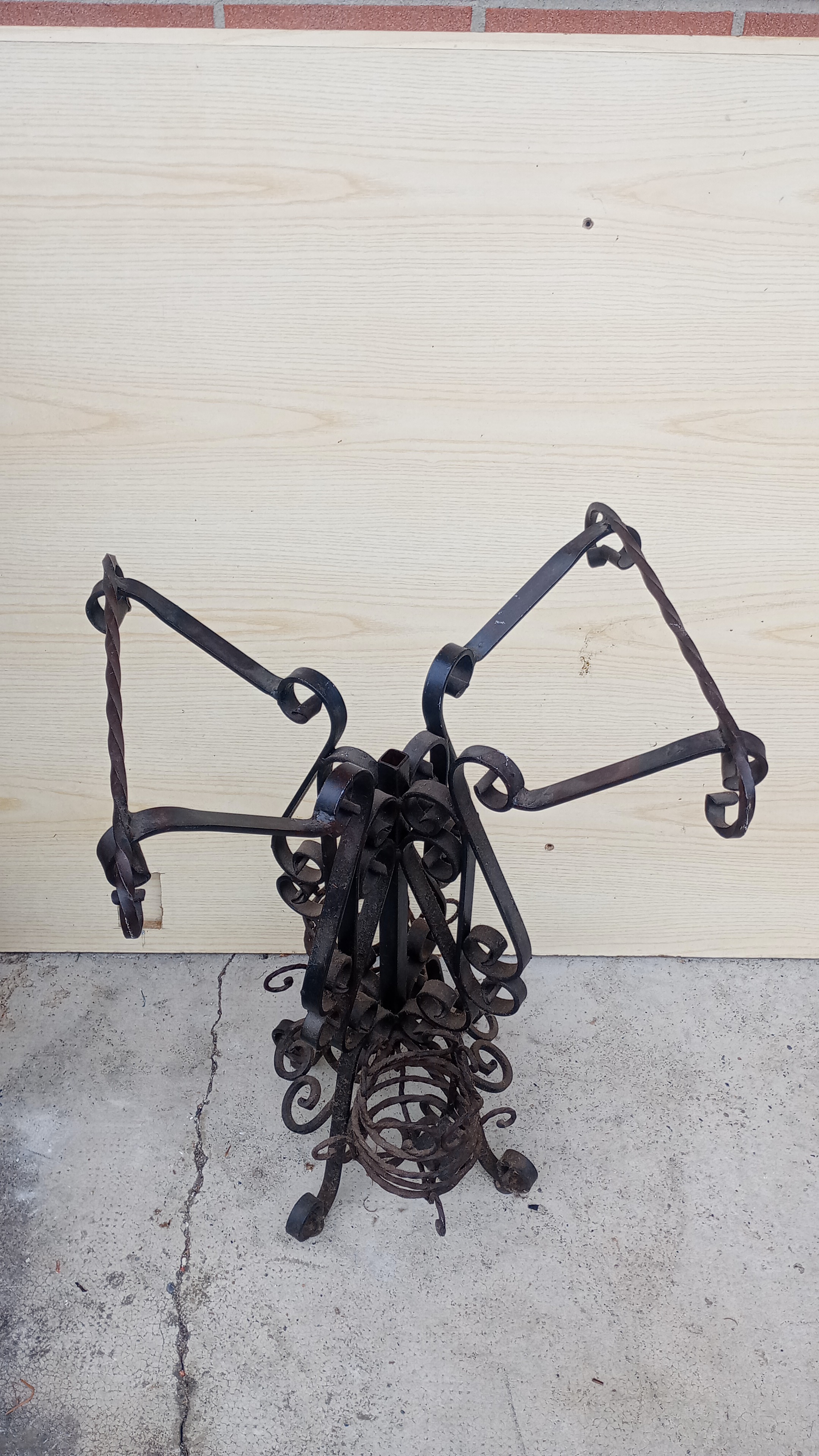 SUPPORTO PER VASI IN FERRO BATTUTO